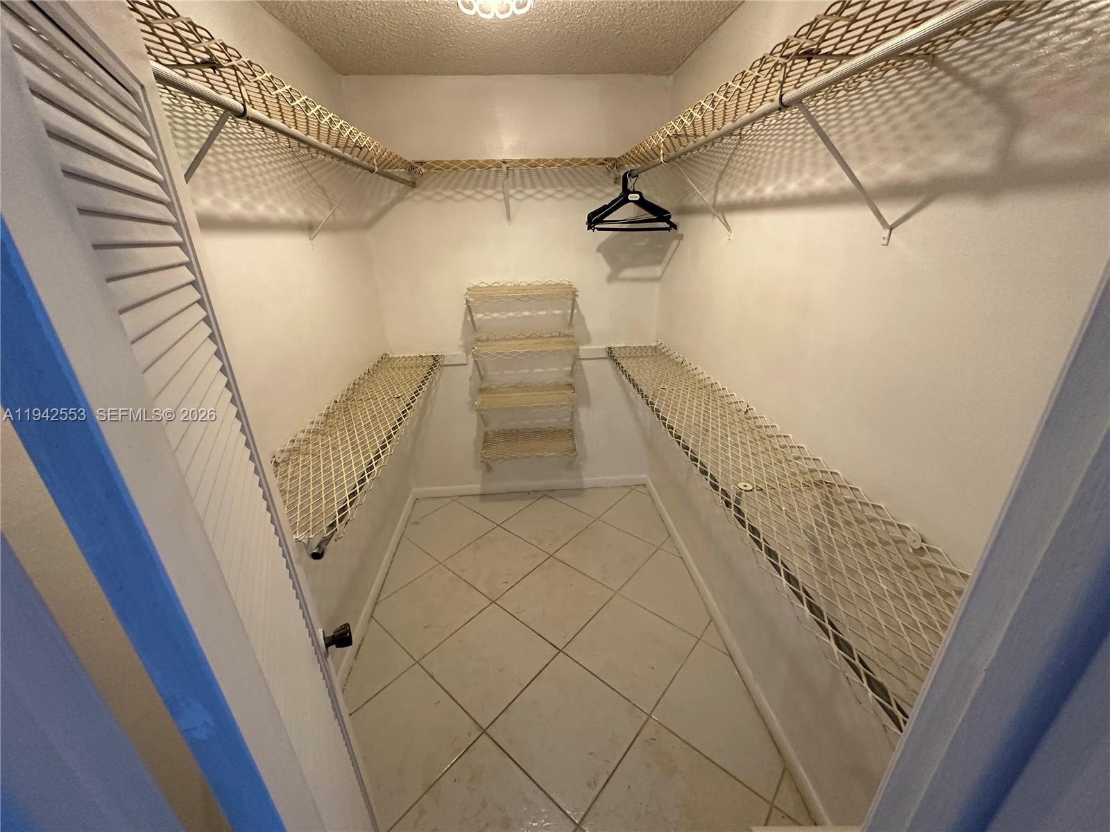 LAKES OF INVERRARY CONDO - Residential Lease