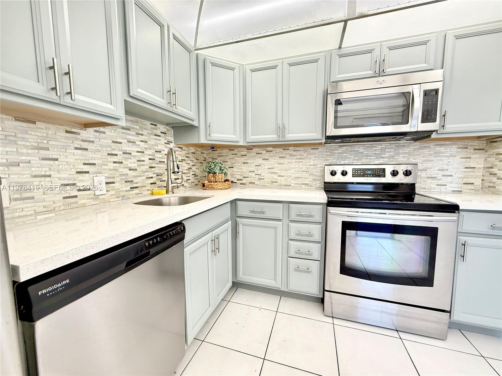 BRAVURA I CONDO - Residential