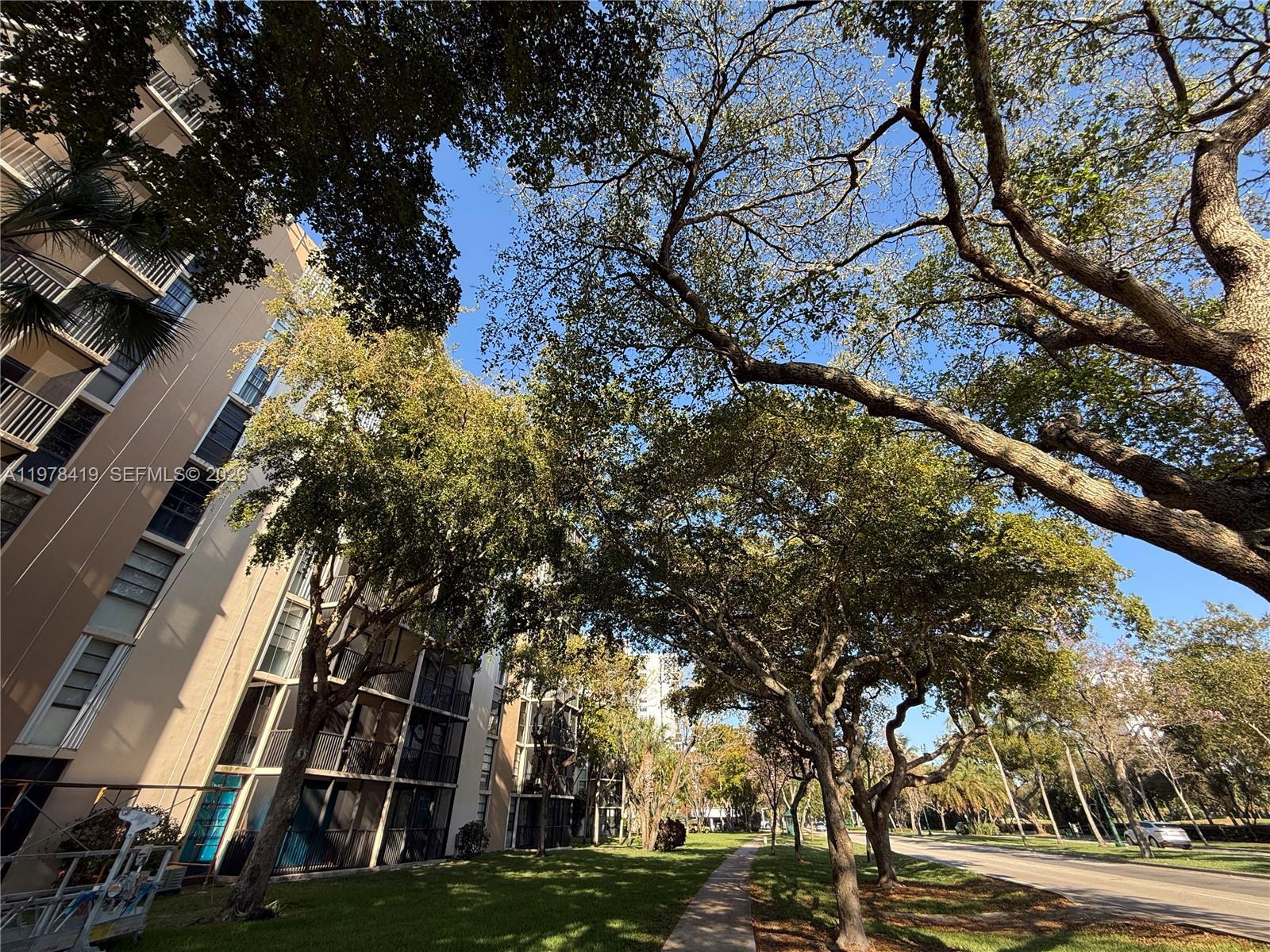 BRAVURA I CONDO - Residential