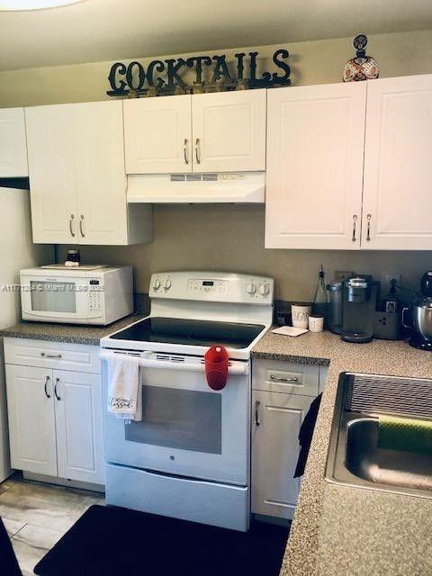 PALM LAKE CONDO - Residential