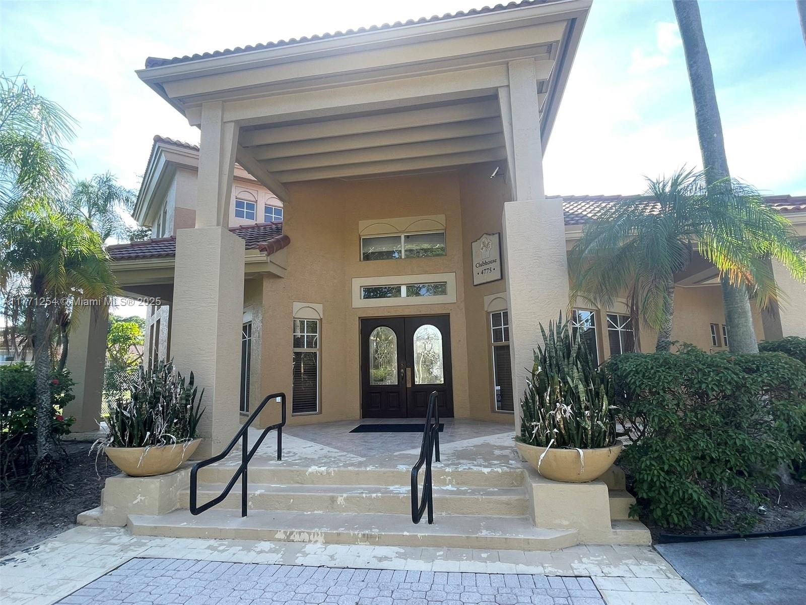 PALM LAKE CONDO - Residential