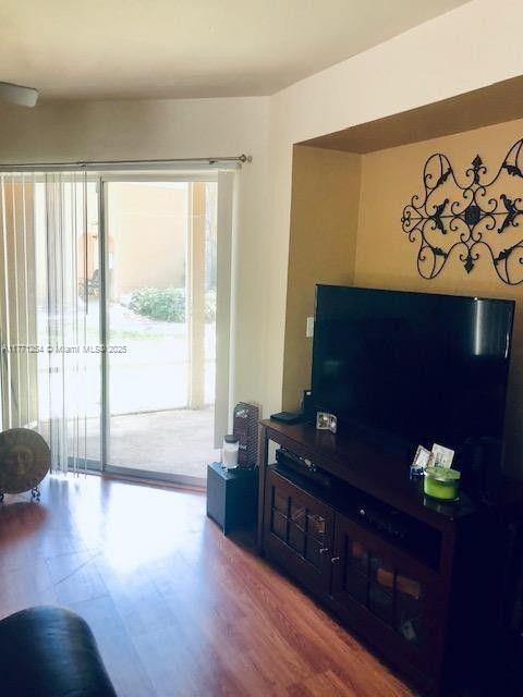 PALM LAKE CONDO - Residential