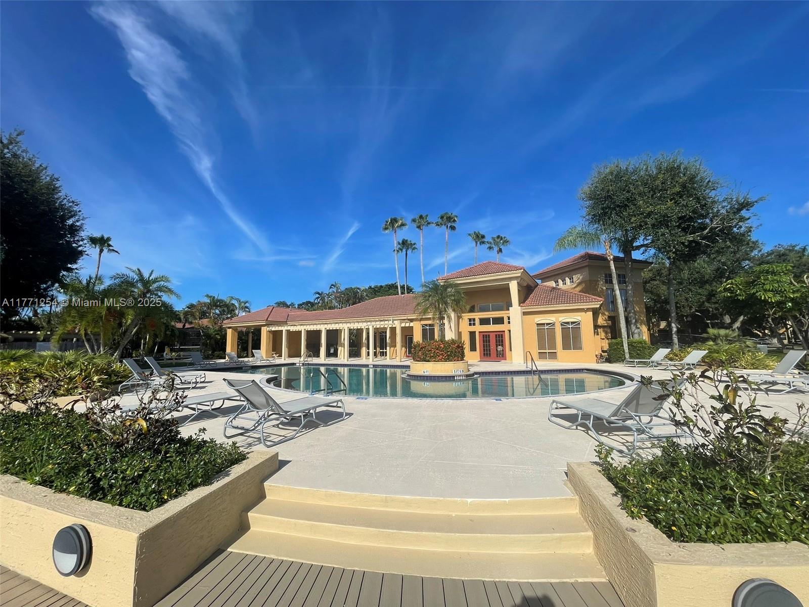 PALM LAKE CONDO - Residential