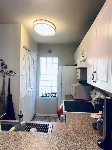 PALM LAKE CONDO - Residential