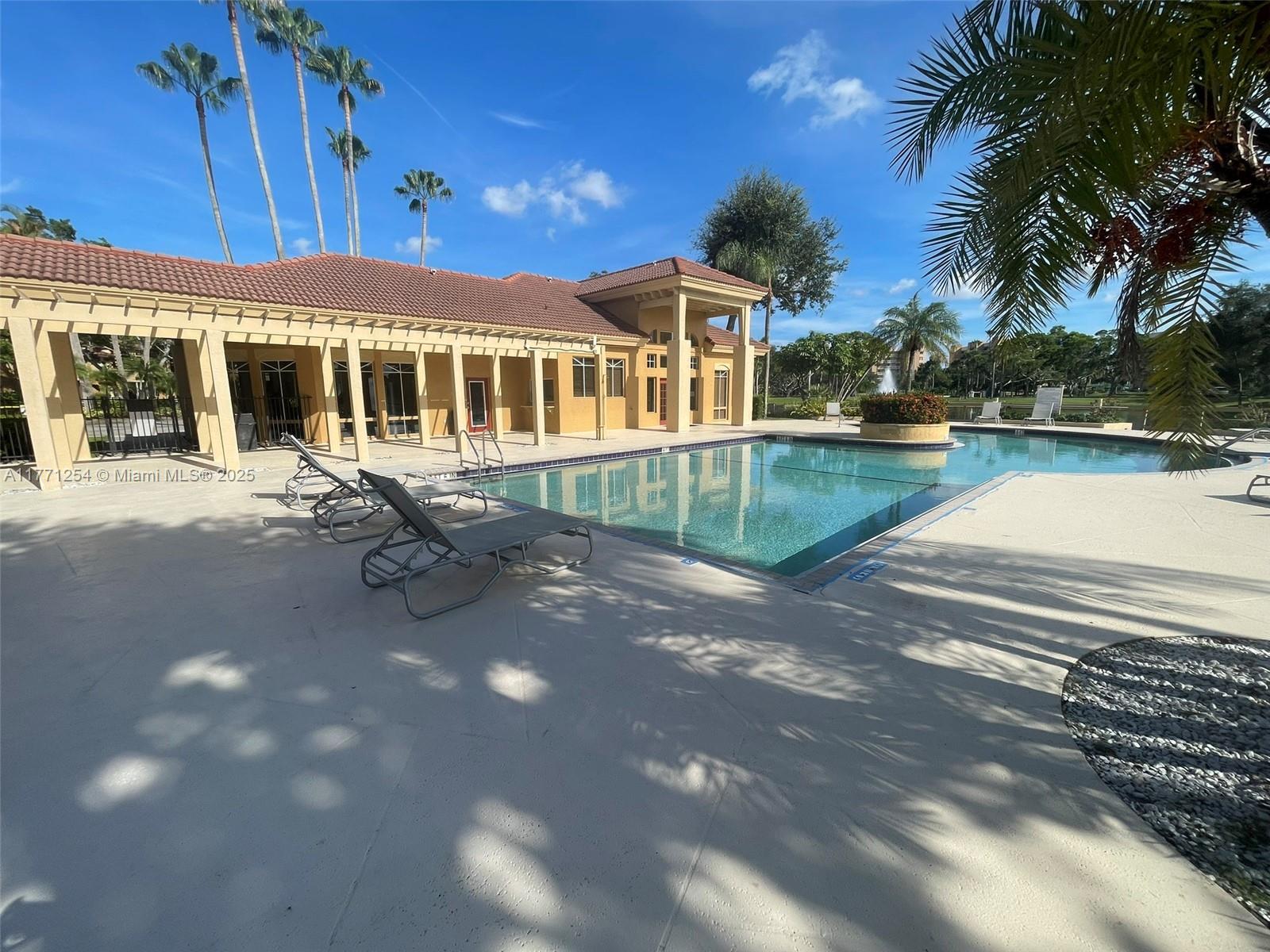 PALM LAKE CONDO - Residential