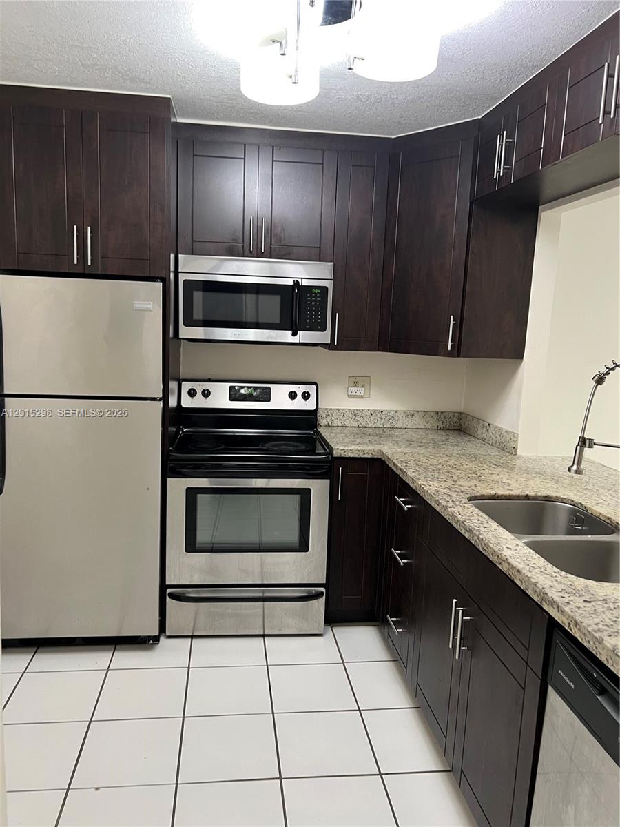 CAPTIVA LAKES VILLAS COND - Residential Lease