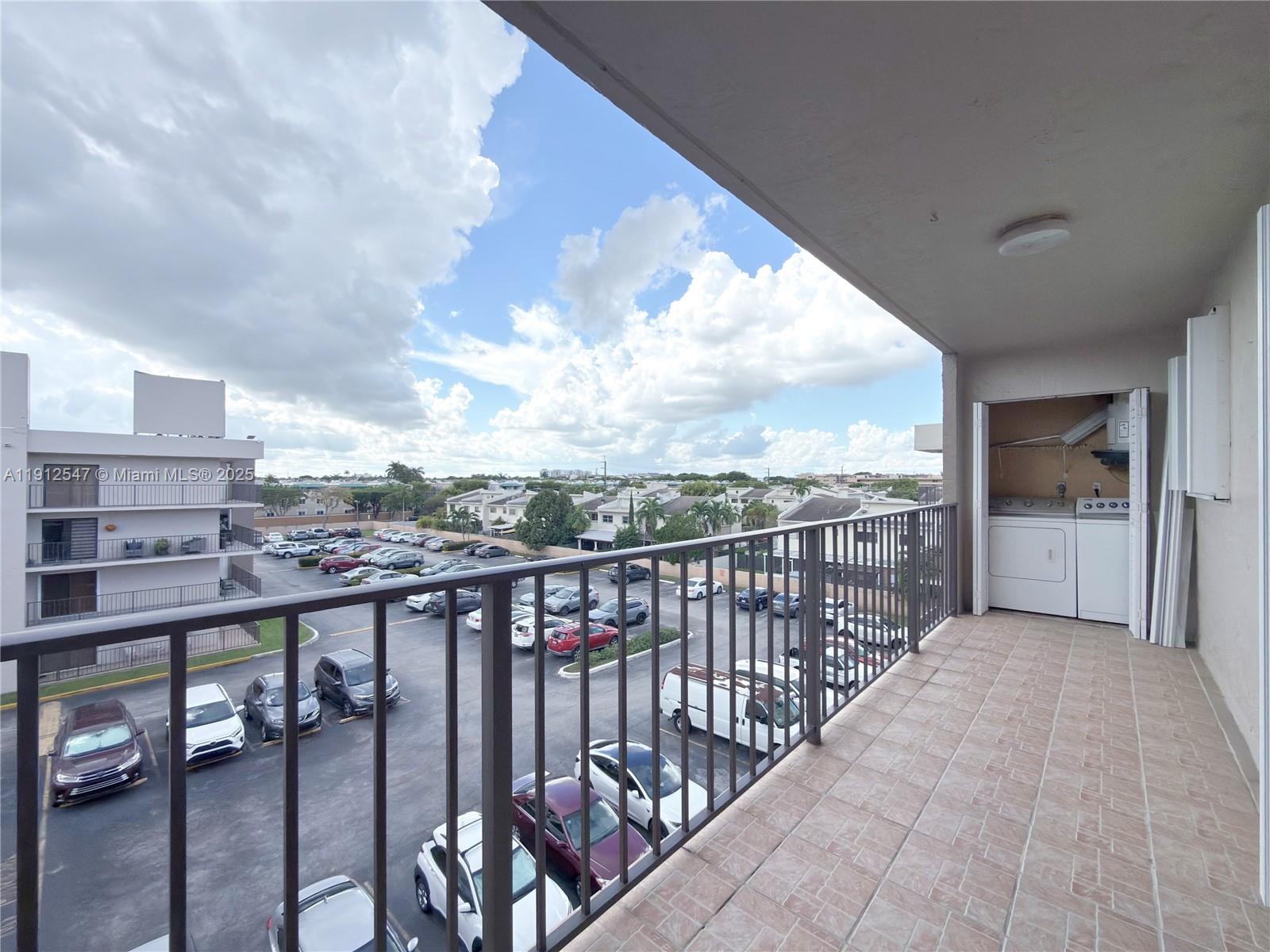 VISIONS AT FOUNTAINBLEAU - Residential Lease