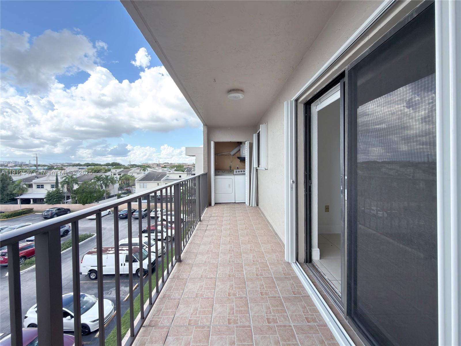 VISIONS AT FOUNTAINBLEAU - Residential Lease