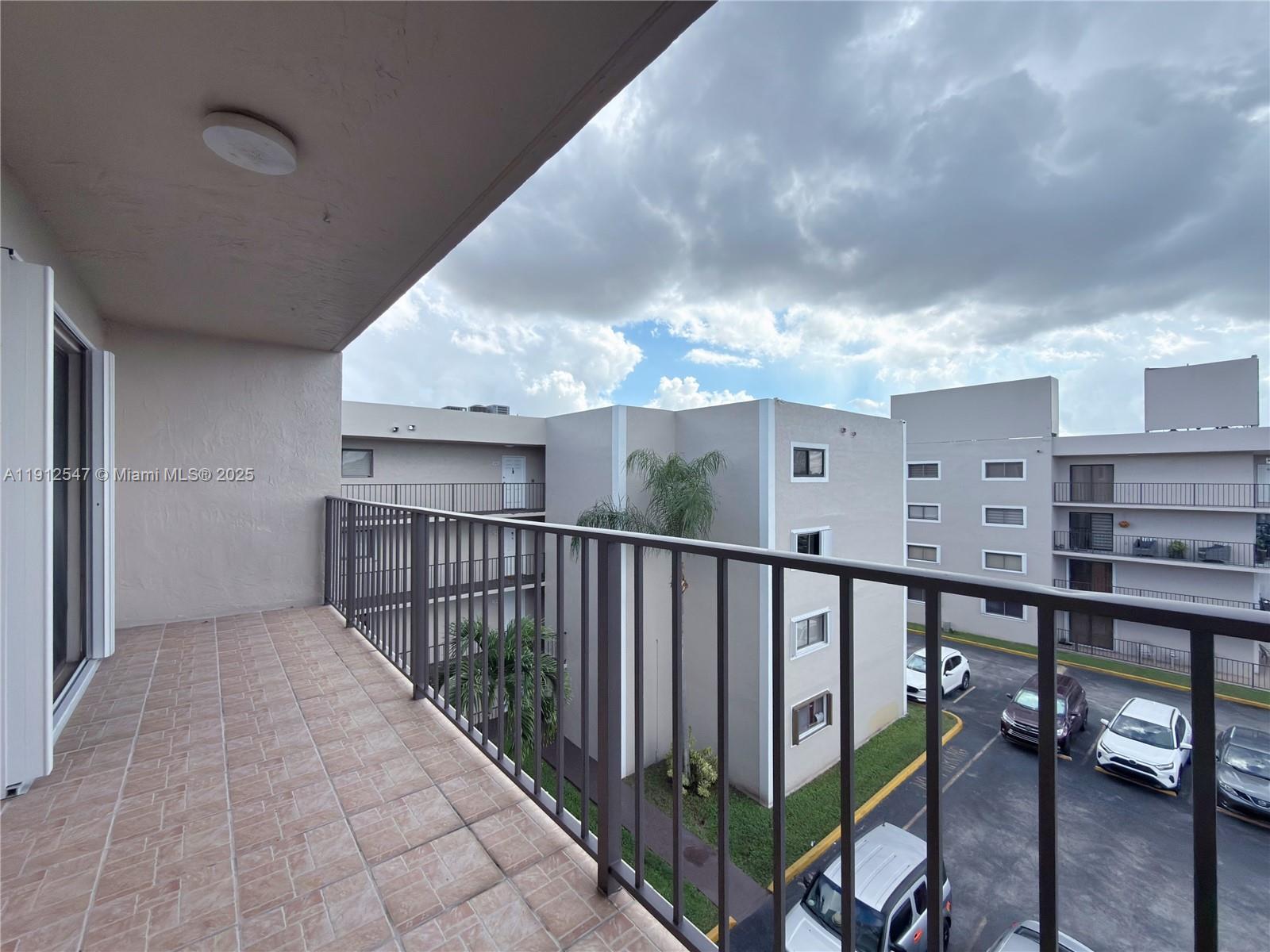 VISIONS AT FOUNTAINBLEAU - Residential Lease