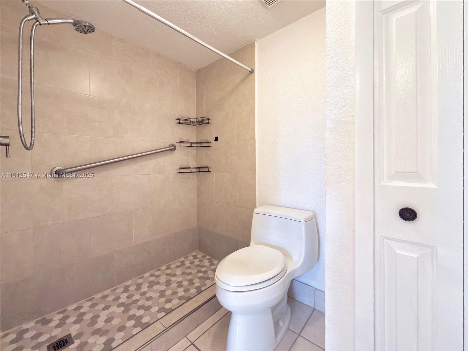 VISIONS AT FOUNTAINBLEAU - Residential Lease