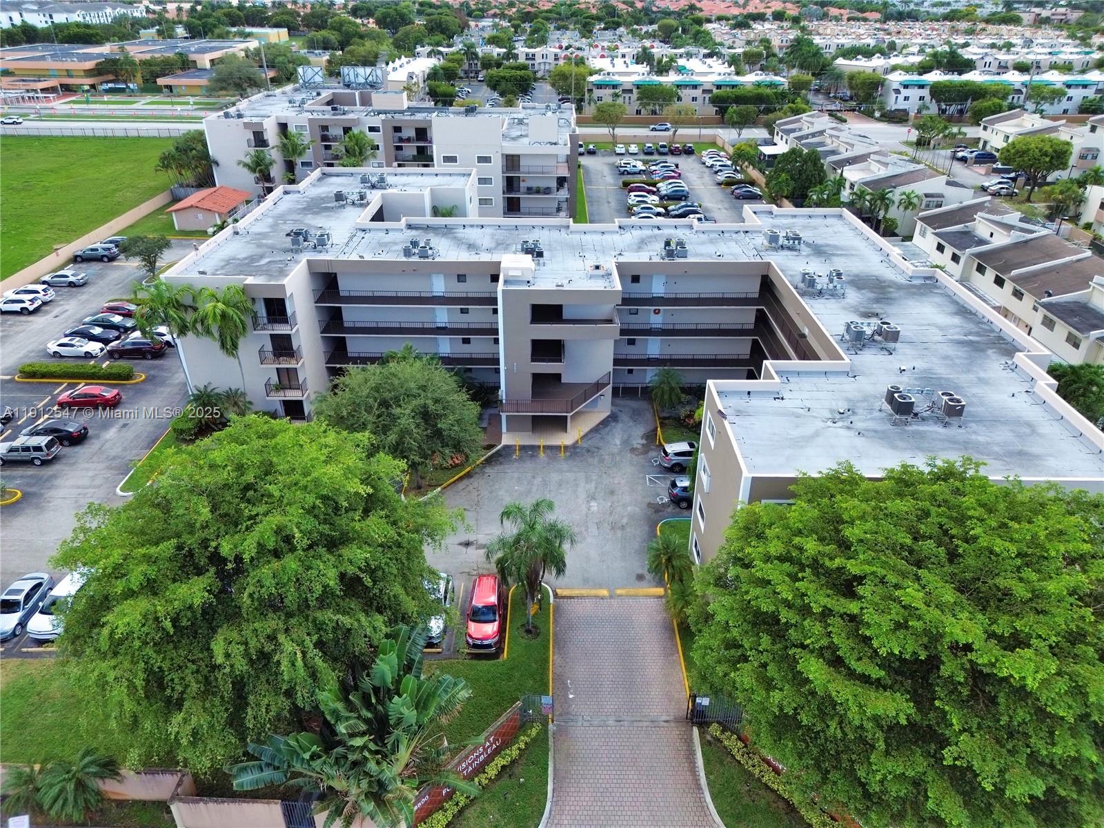 VISIONS AT FOUNTAINBLEAU - Residential Lease