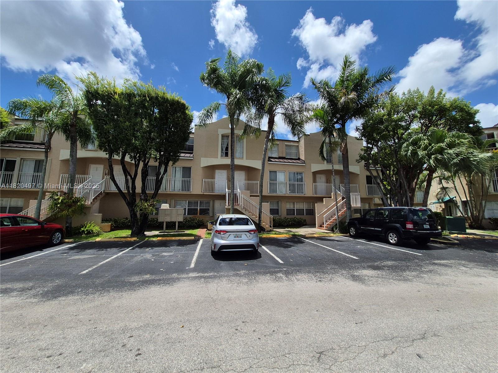 8660 NW 6th Ln 5-206, Miami, FL, 33126/$249,900 3 8660 NW 6th Ln 5-206