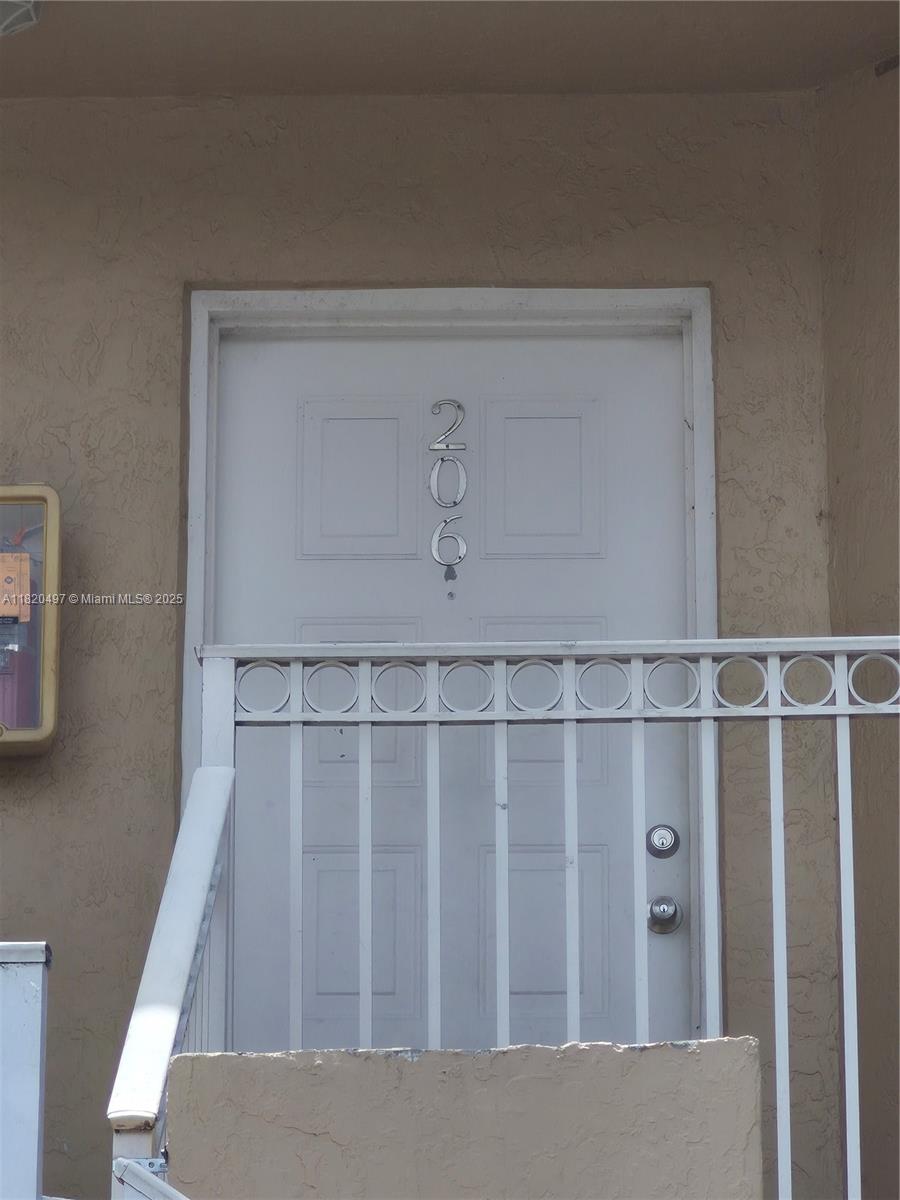 8660 NW 6th Ln 5-206, Miami, FL, 33126/$249,900 2 8660 NW 6th Ln 5-206