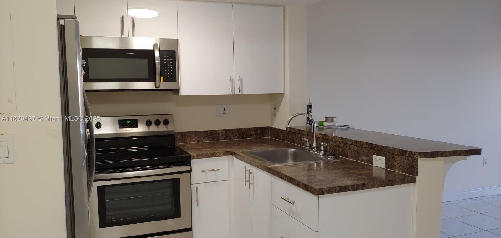 8660 NW 6th Ln 5-206, Miami, FL, 33126/$249,900 4 8660 NW 6th Ln 5-206
