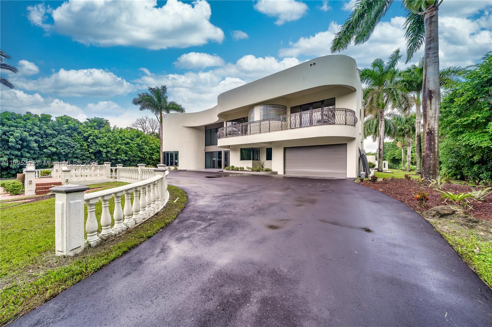 14401 Sunset Ln
