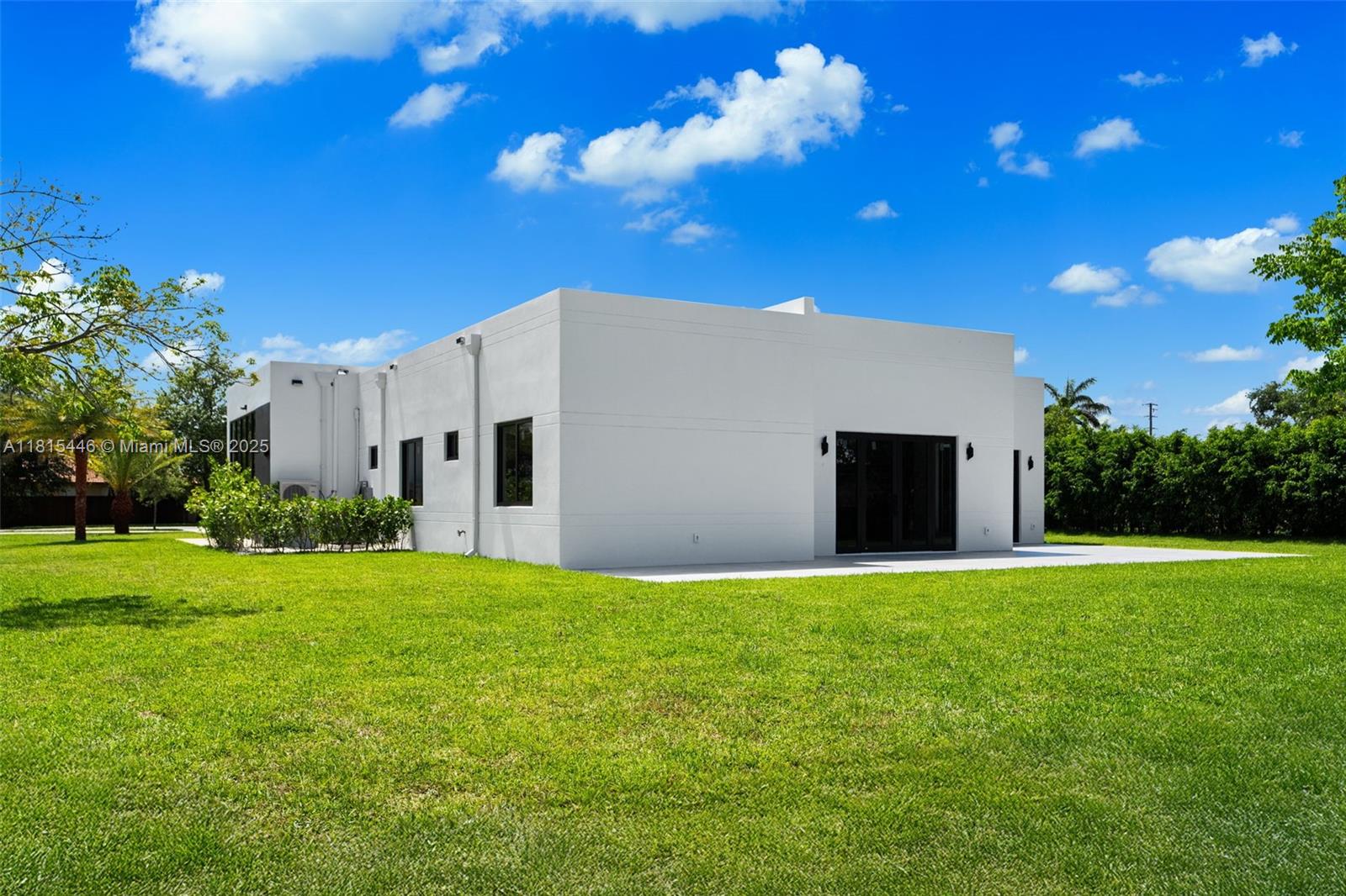 GIFFEN MANORS - Residential