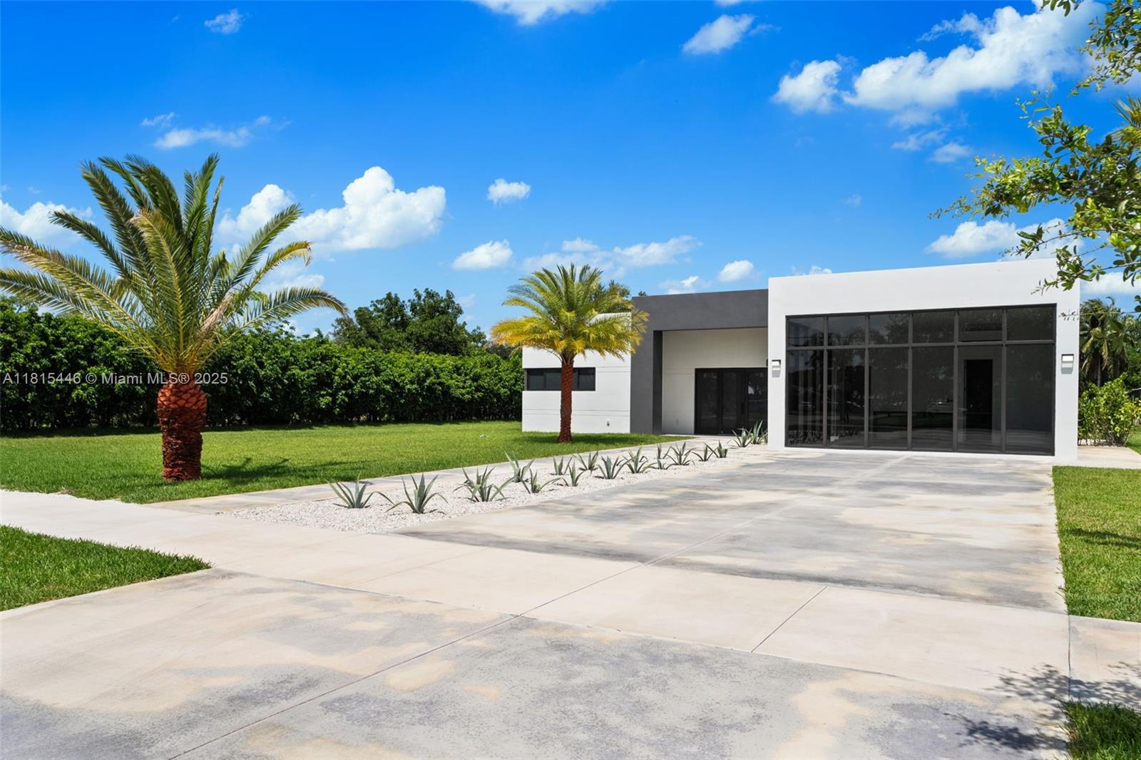 GIFFEN MANORS - Residential