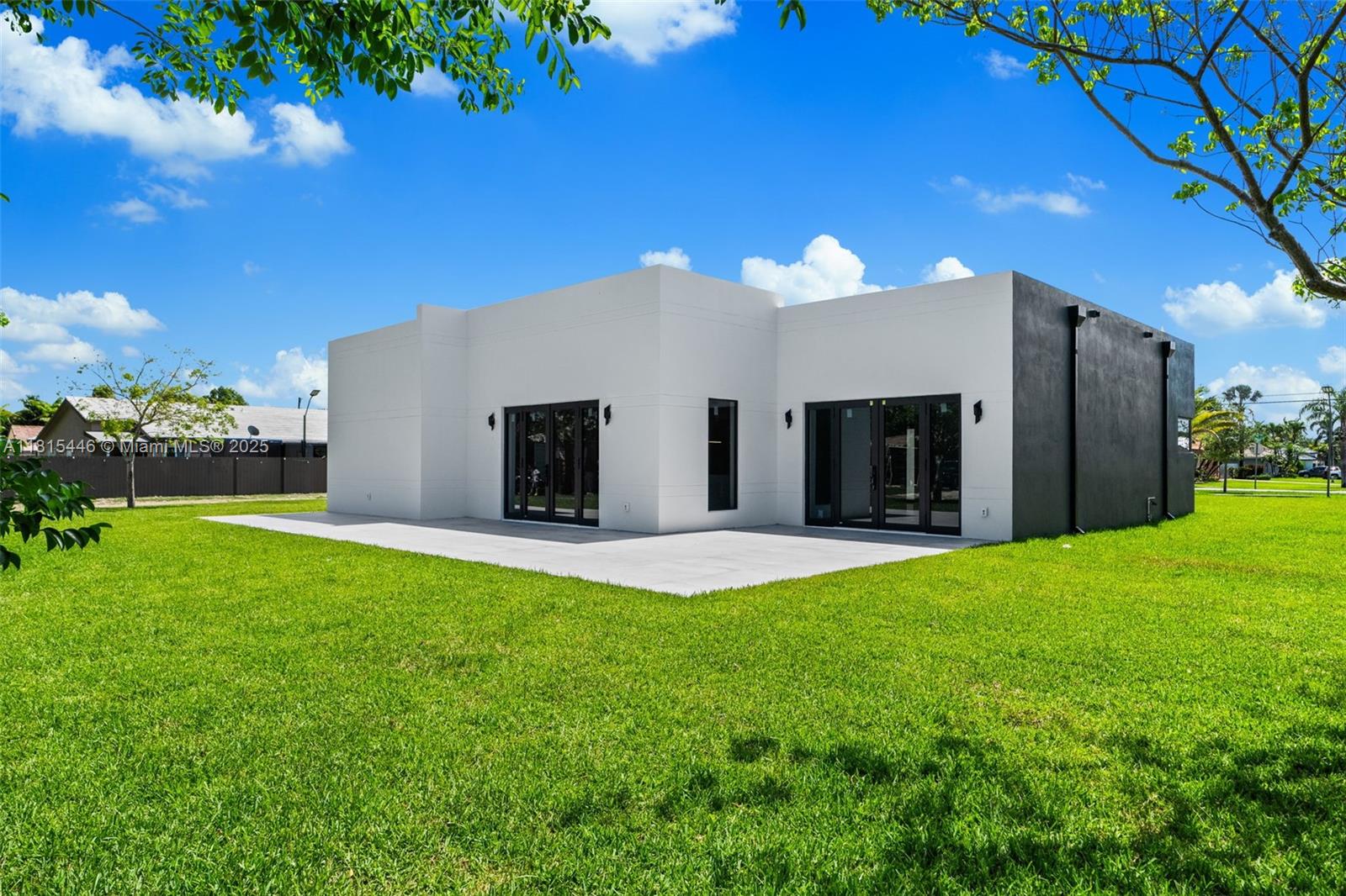 GIFFEN MANORS - Residential