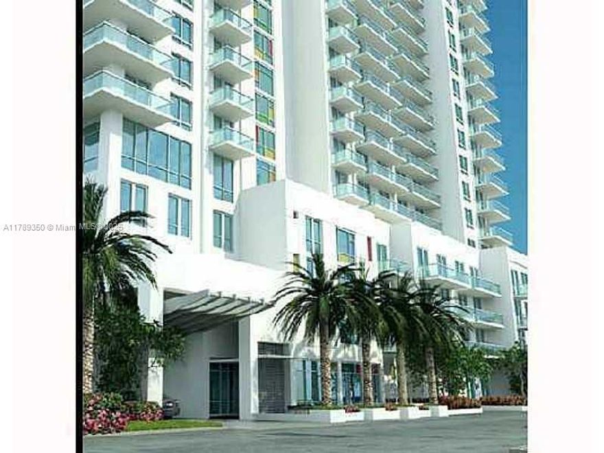 Beautiful and spacious 2BED/2BATHS + DEN, modern kitchen, stainless steel appliances, granite Countertops,
spacious closets, washer and dryer inside.Beautiful infinity pool with jacuzzi and ample sundeck, sauna rooms,
party room and gym. Centrally located on the Edgewater area and very close to Midtown, Art District, and
Downtown.