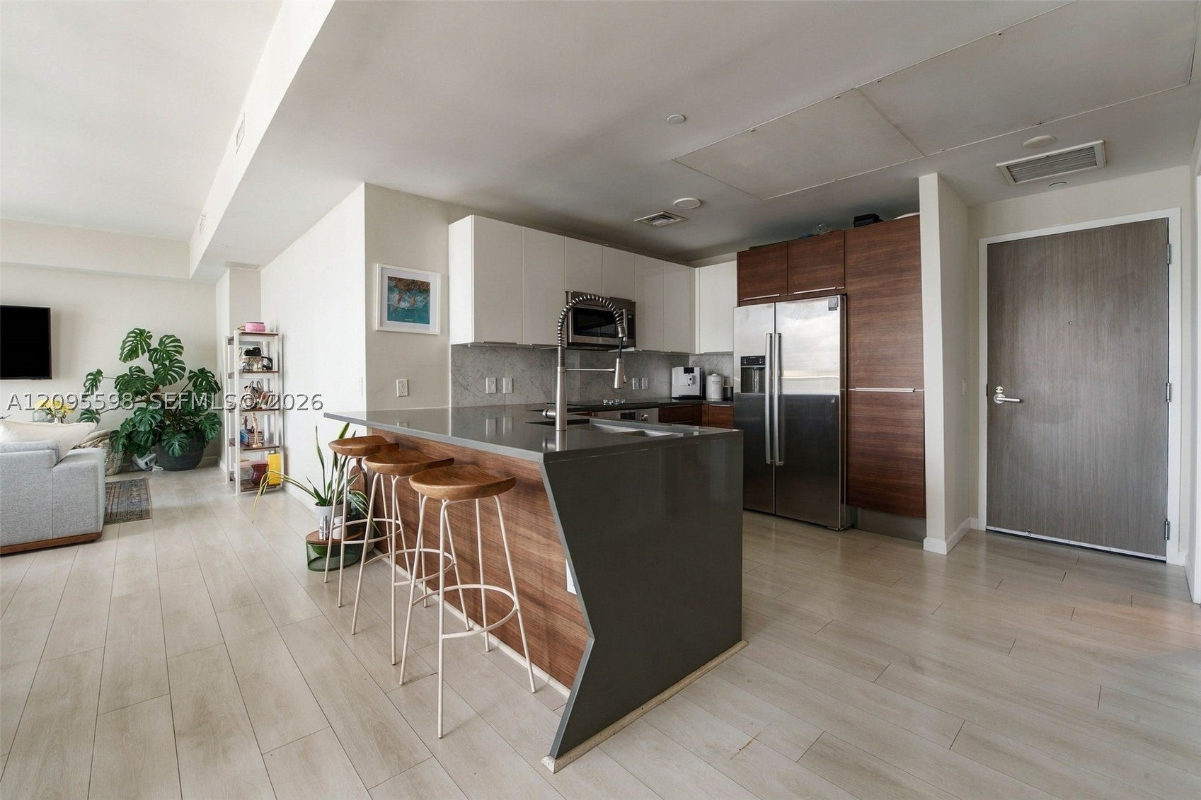 601 NE 27th St 1006