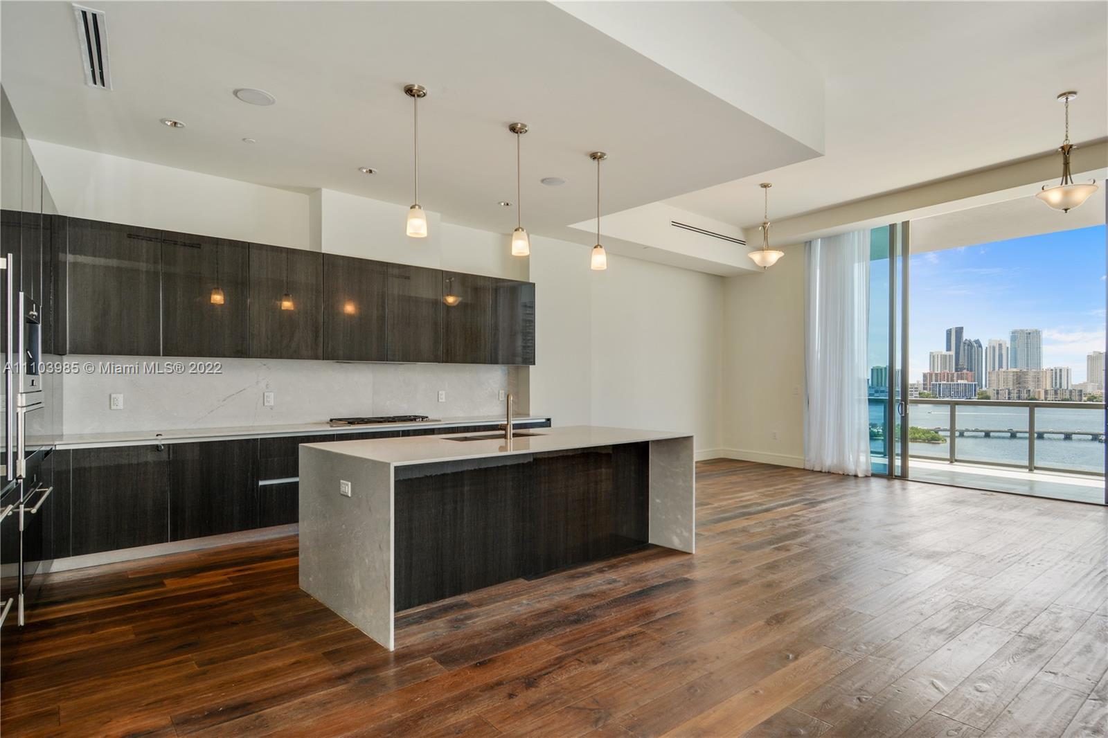 ECHO AVENTURA - Residential