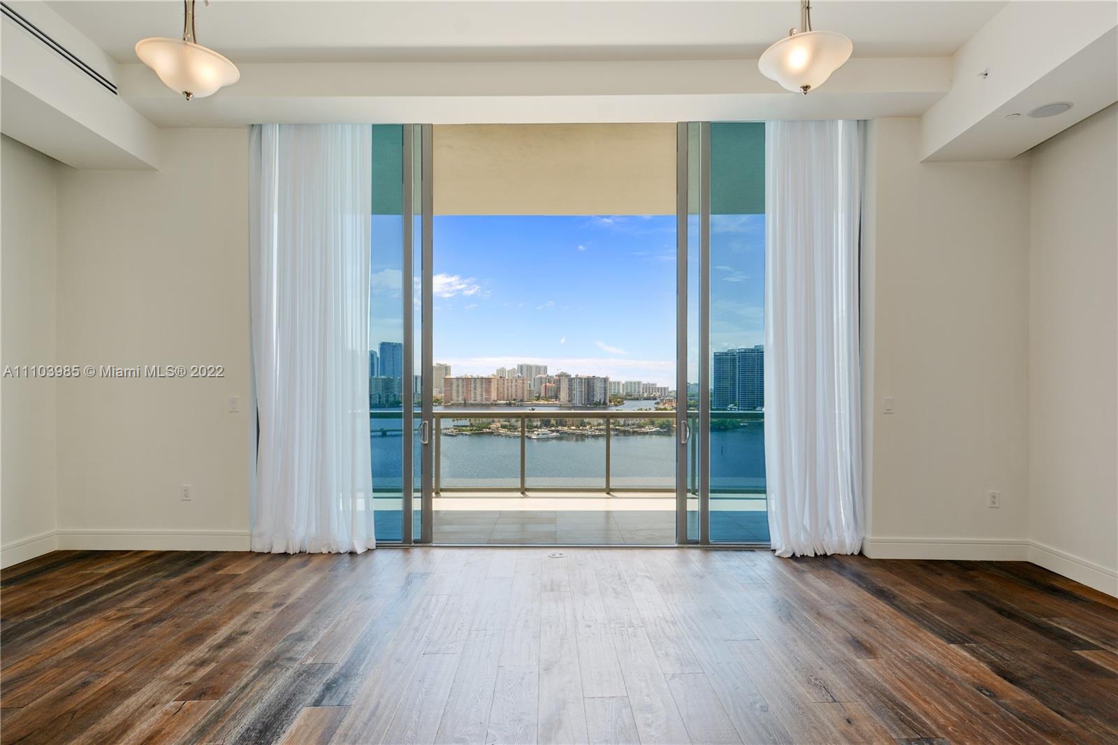 ECHO AVENTURA - Residential