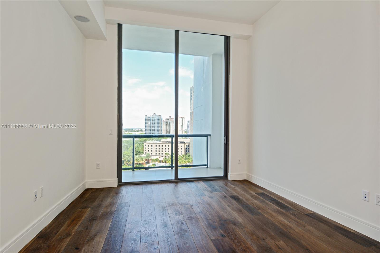 ECHO AVENTURA - Residential
