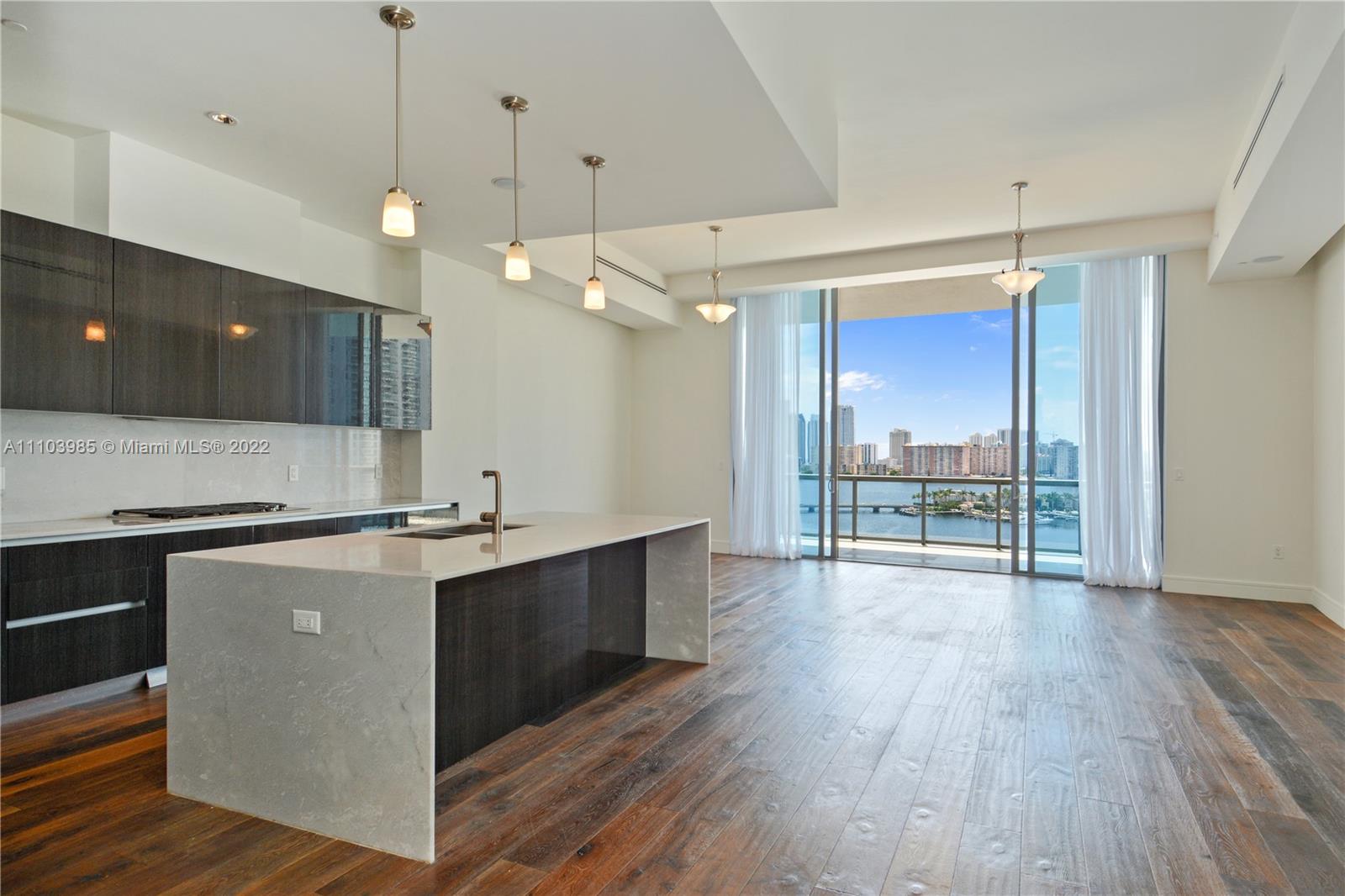 ECHO AVENTURA - Residential
