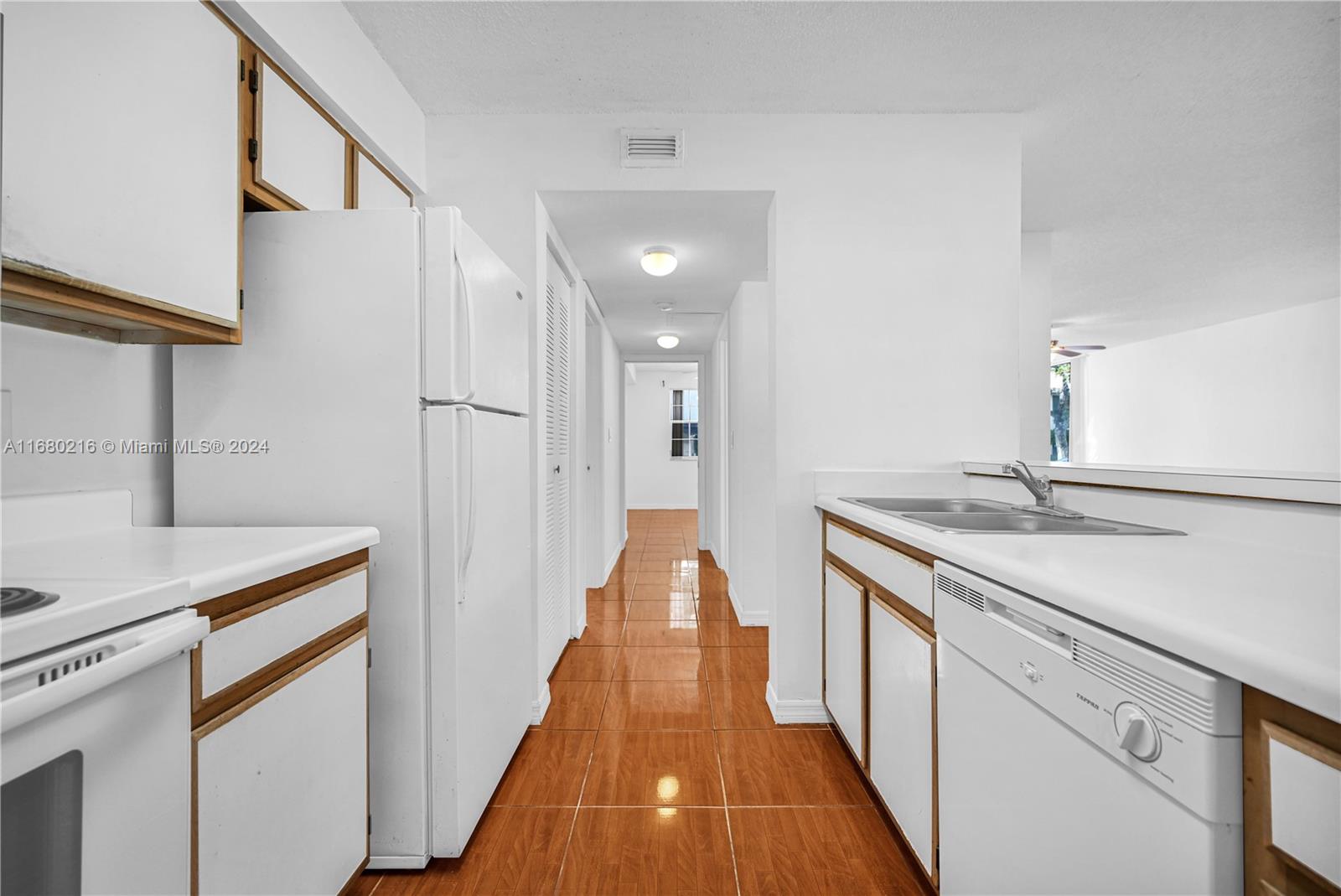 LAKEVIEW CLUB CONDO - Residential