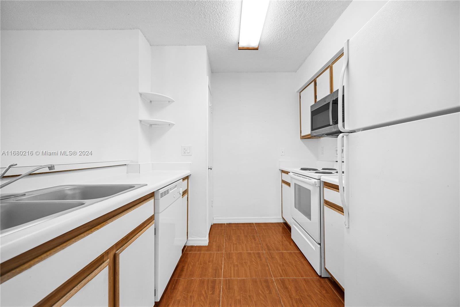 LAKEVIEW CLUB CONDO - Residential