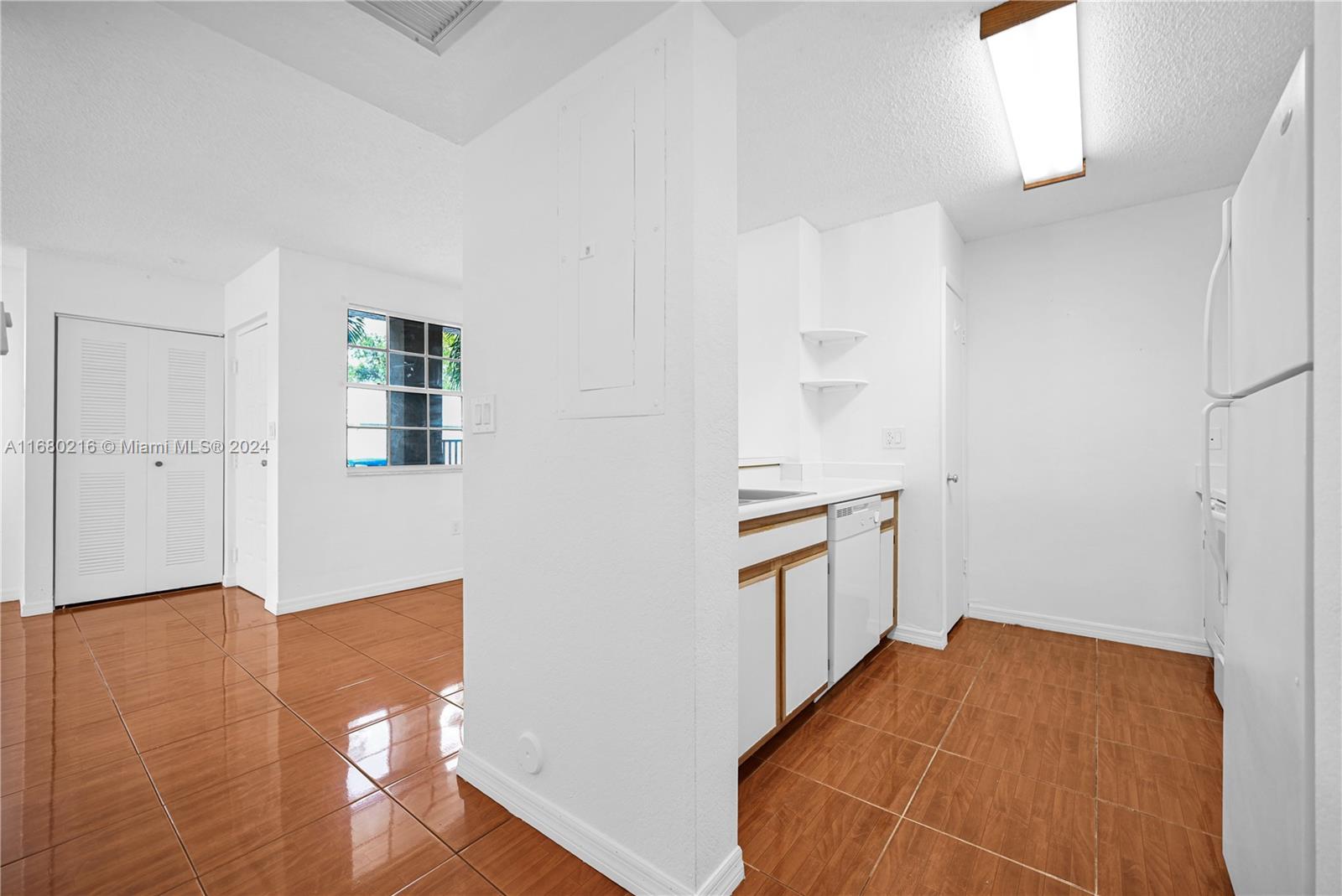 LAKEVIEW CLUB CONDO - Residential