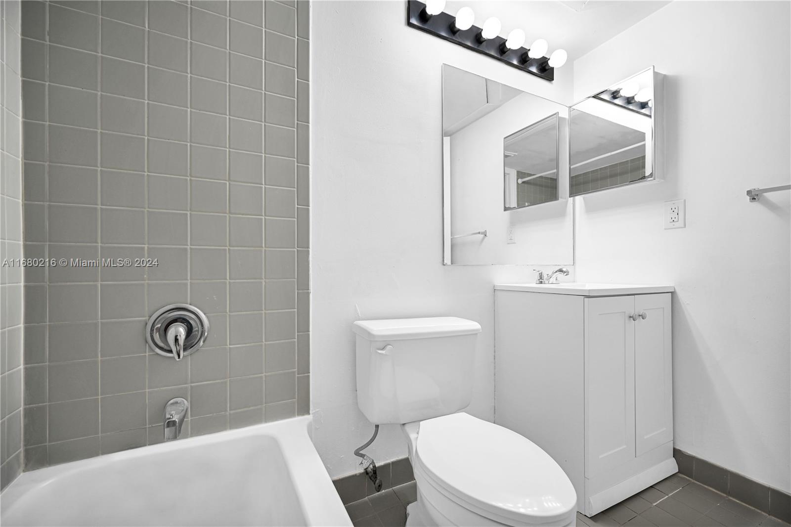 LAKEVIEW CLUB CONDO - Residential
