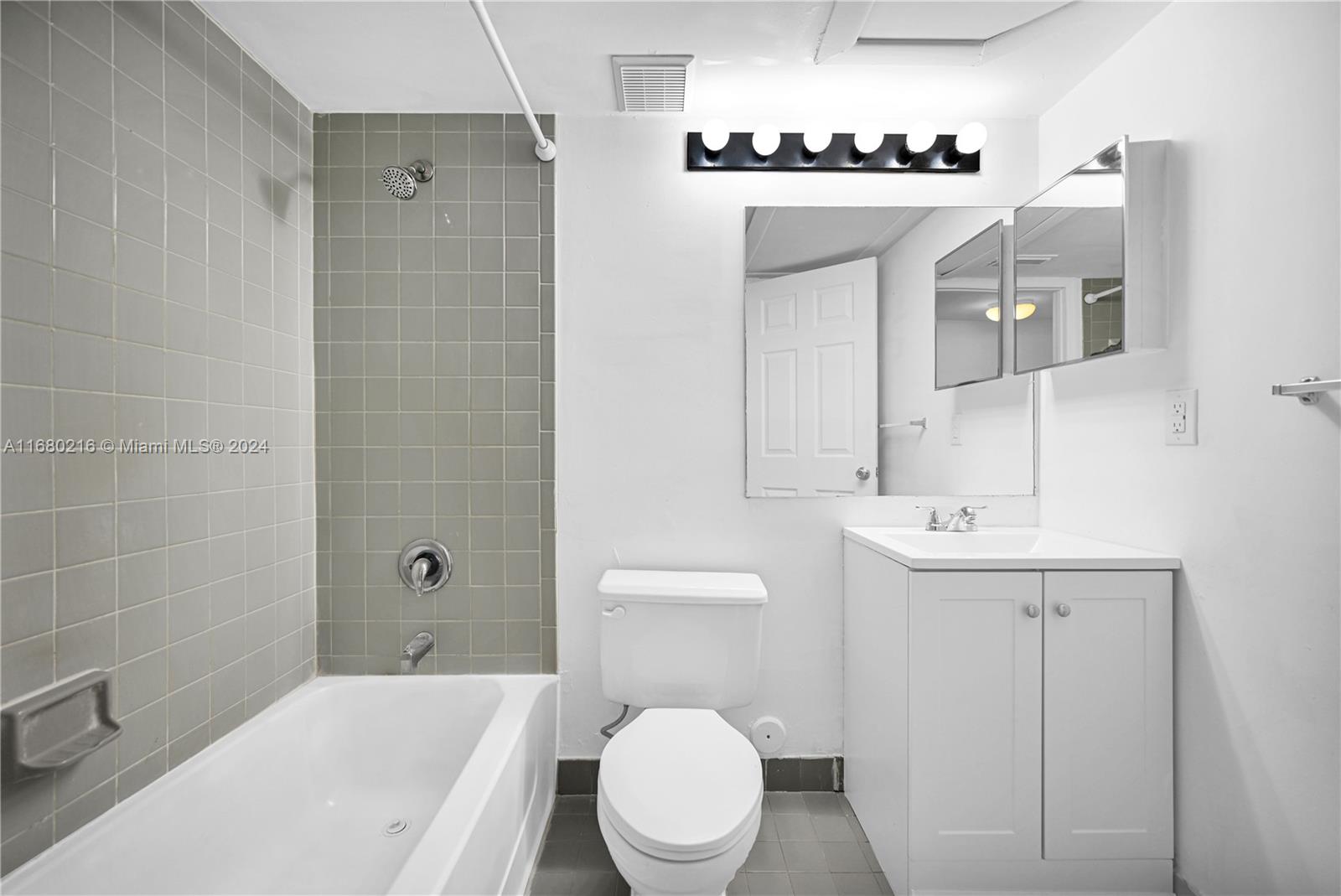 LAKEVIEW CLUB CONDO - Residential