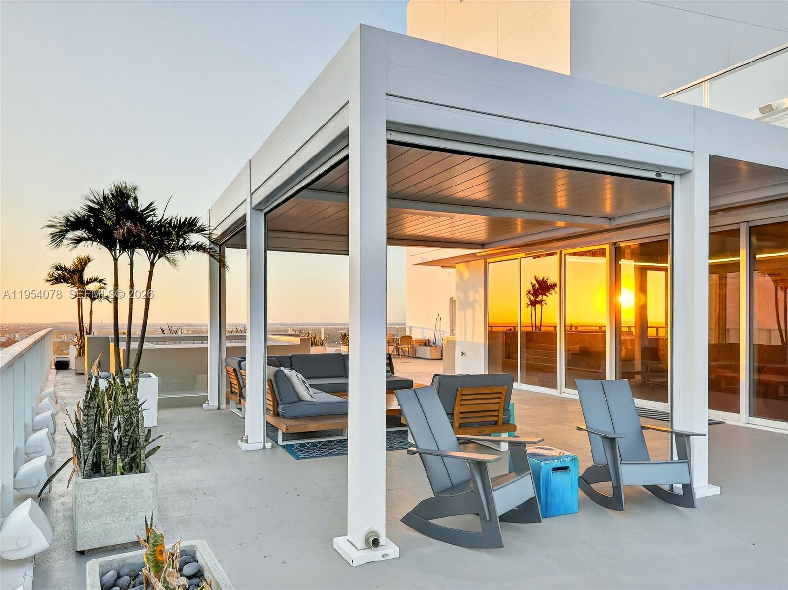 PARAMOUNT BAY CONDO - Residential