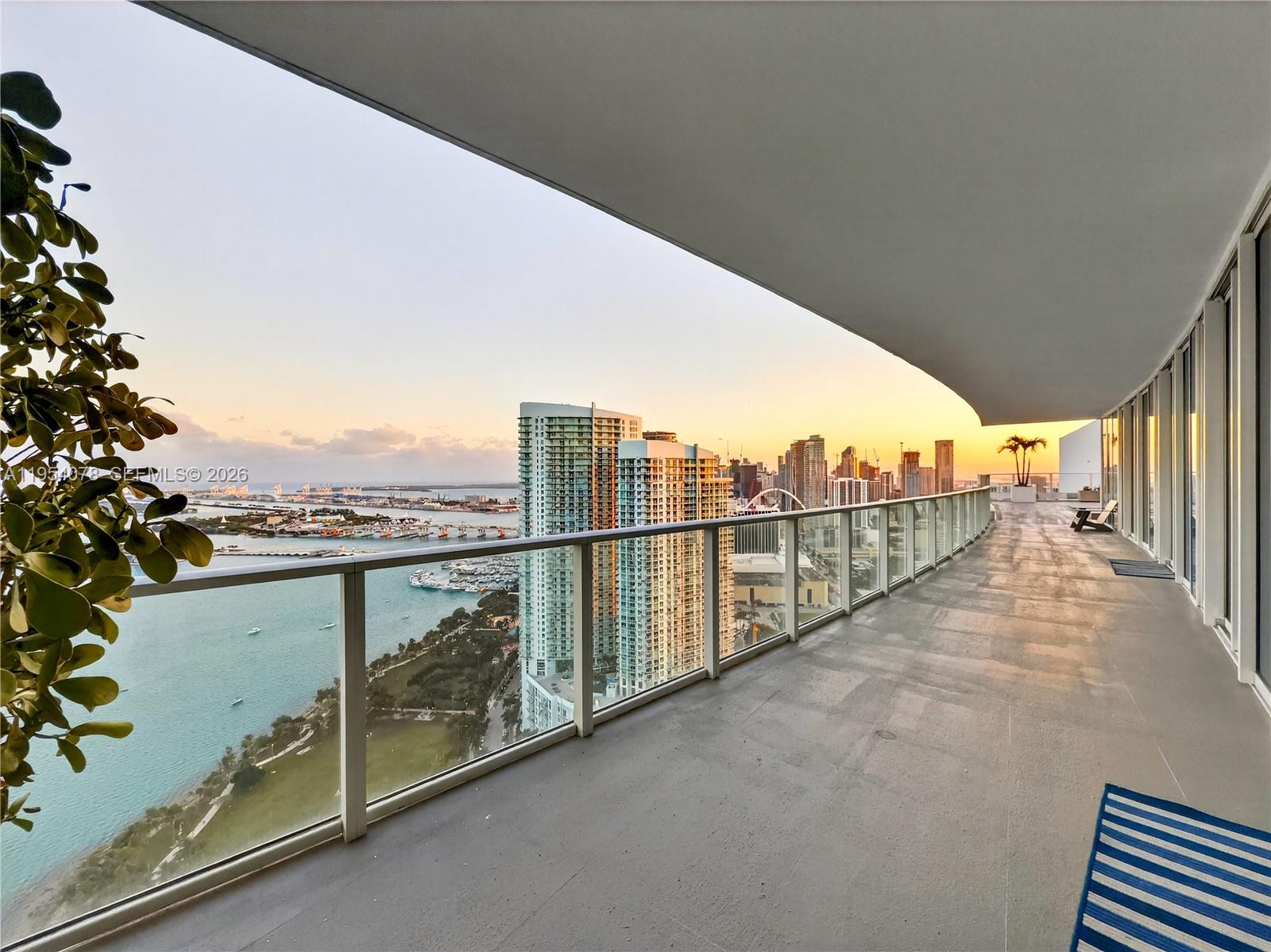 PARAMOUNT BAY CONDO - Residential
