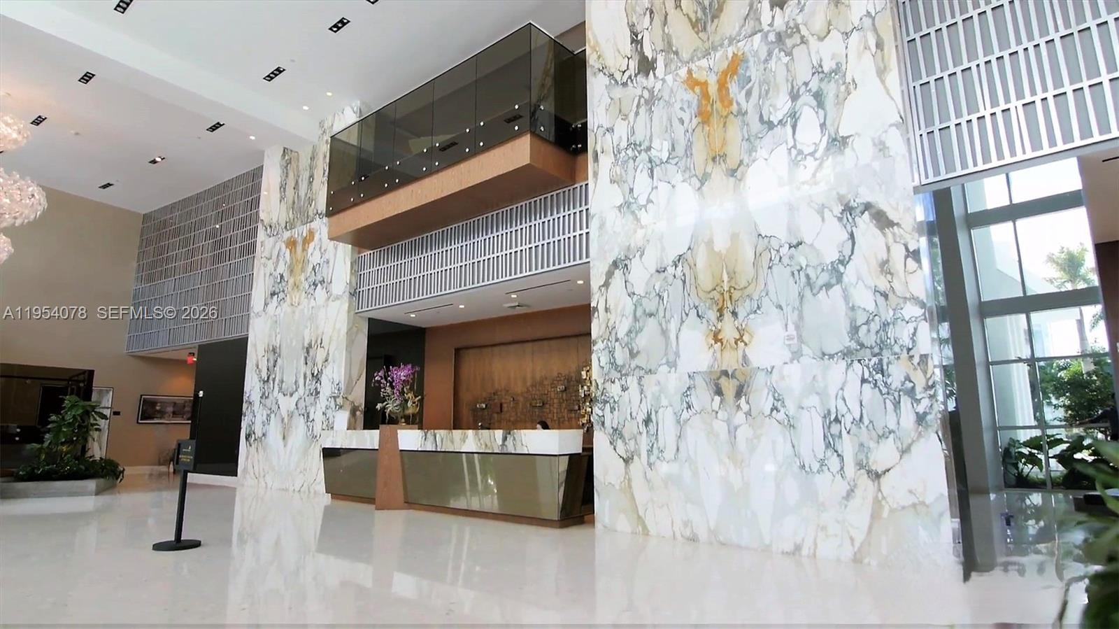 PARAMOUNT BAY CONDO - Residential