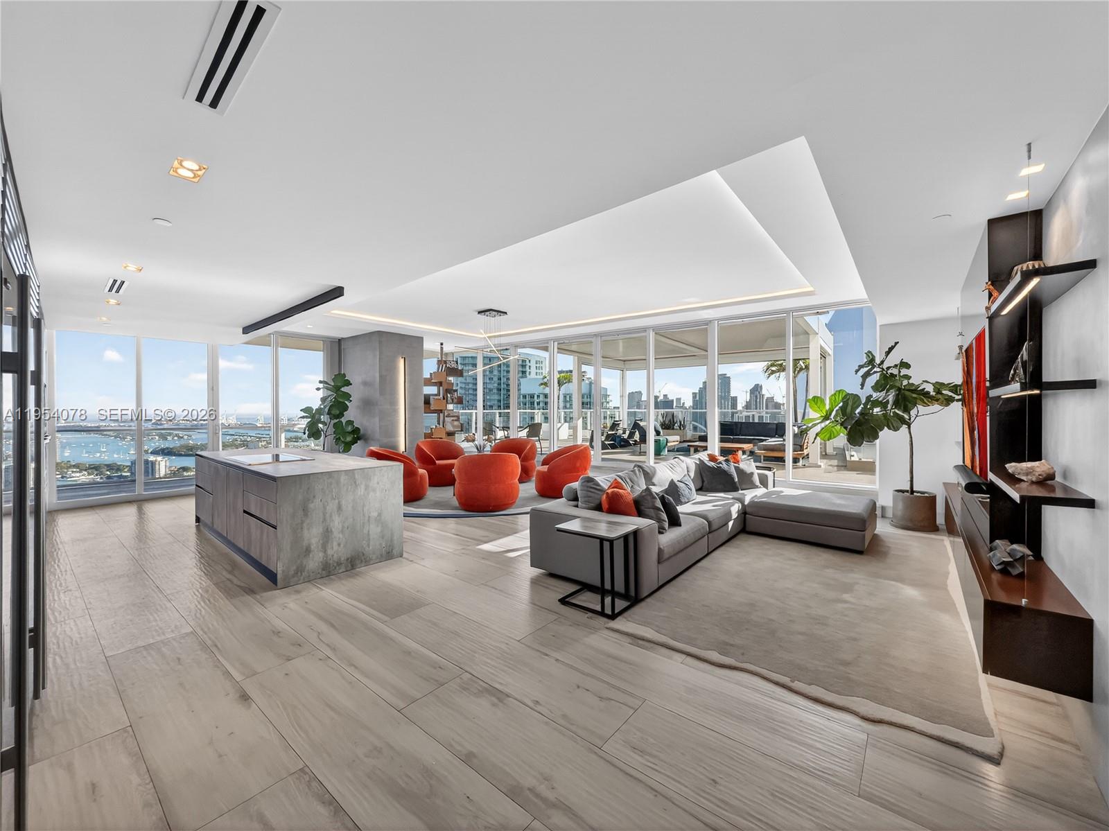 2020 N Bayshore Dr PH-4104