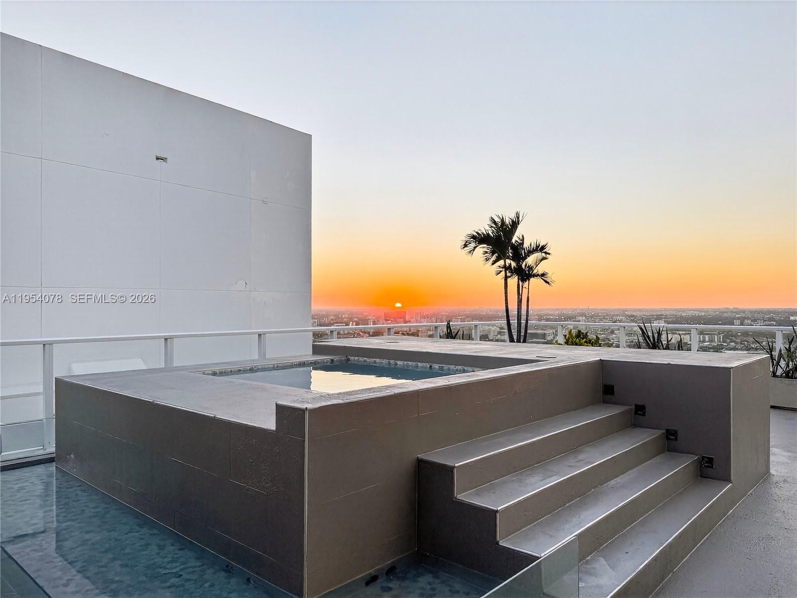 PARAMOUNT BAY CONDO - Residential