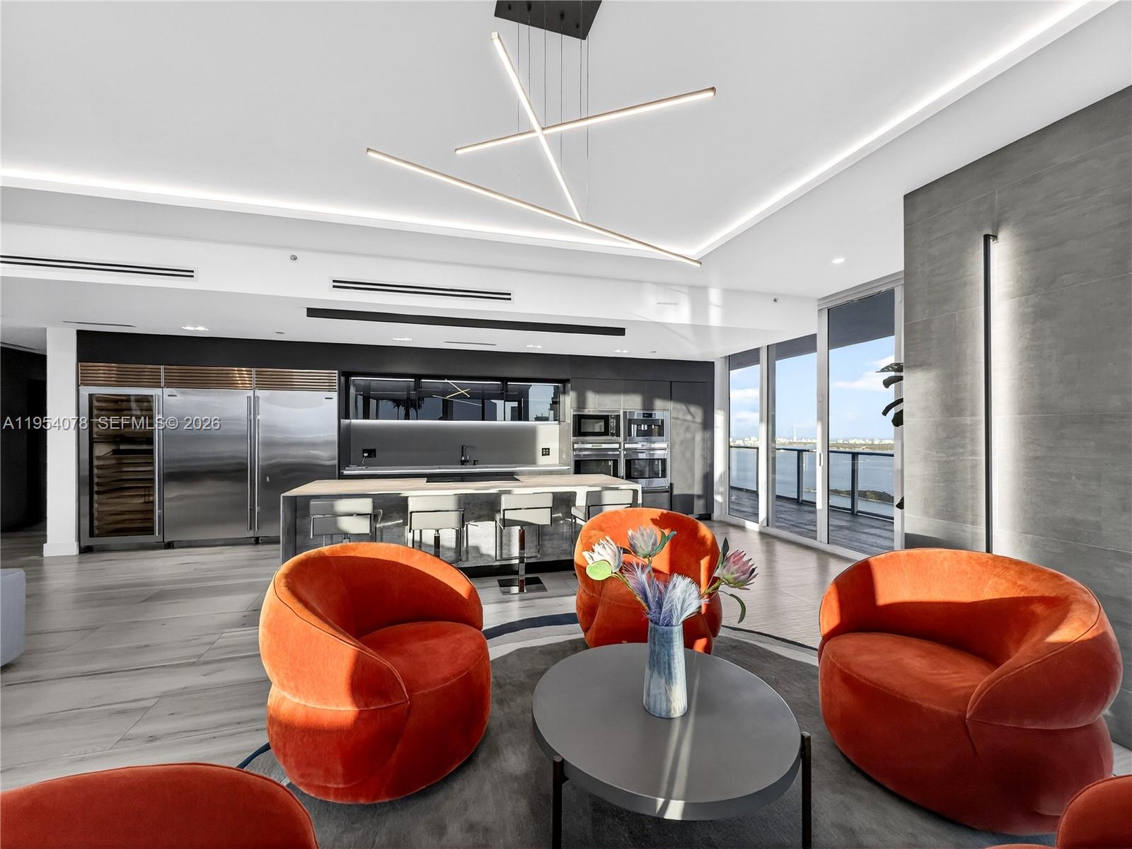 PARAMOUNT BAY CONDO - Residential