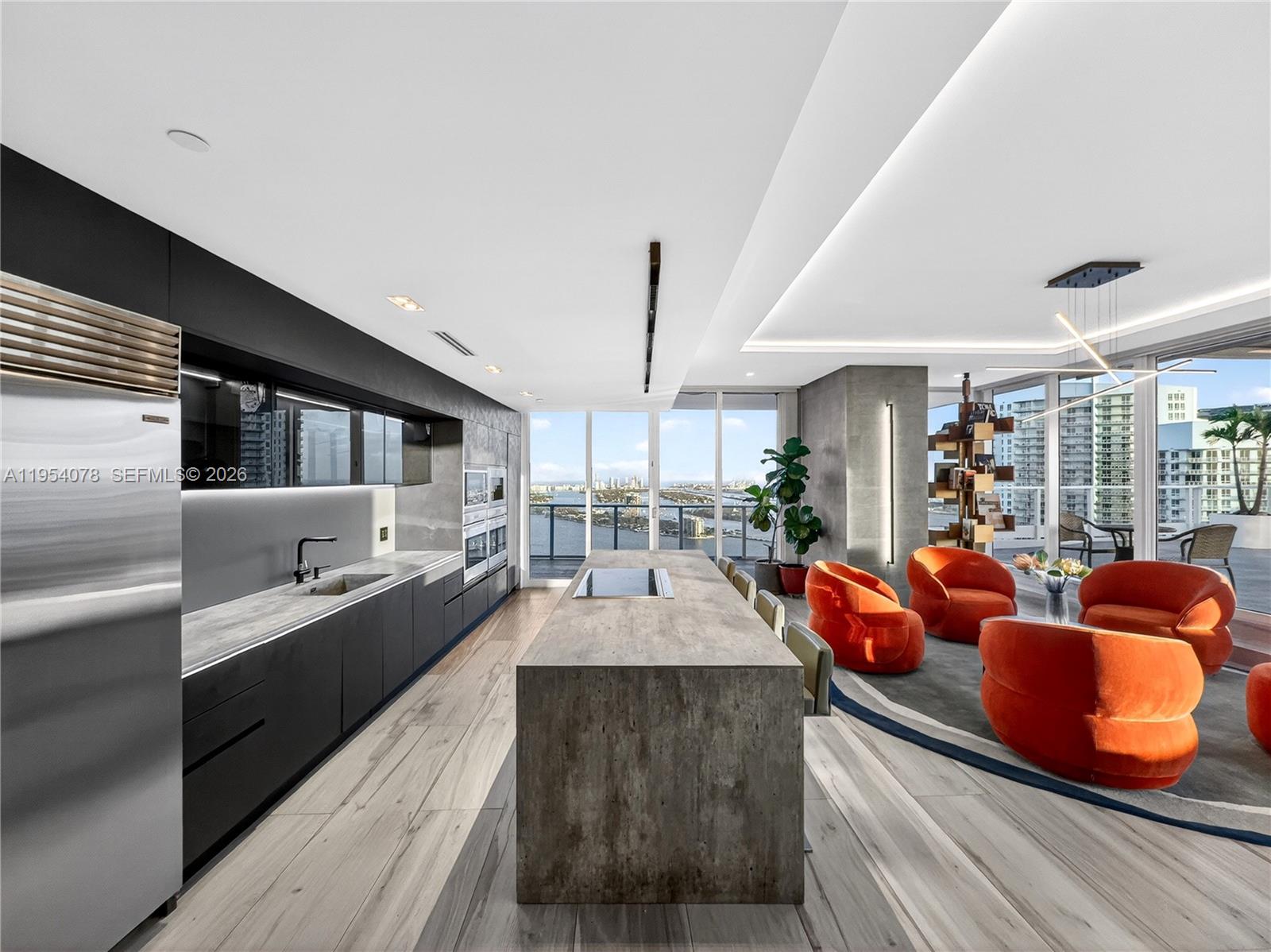 PARAMOUNT BAY CONDO - Residential