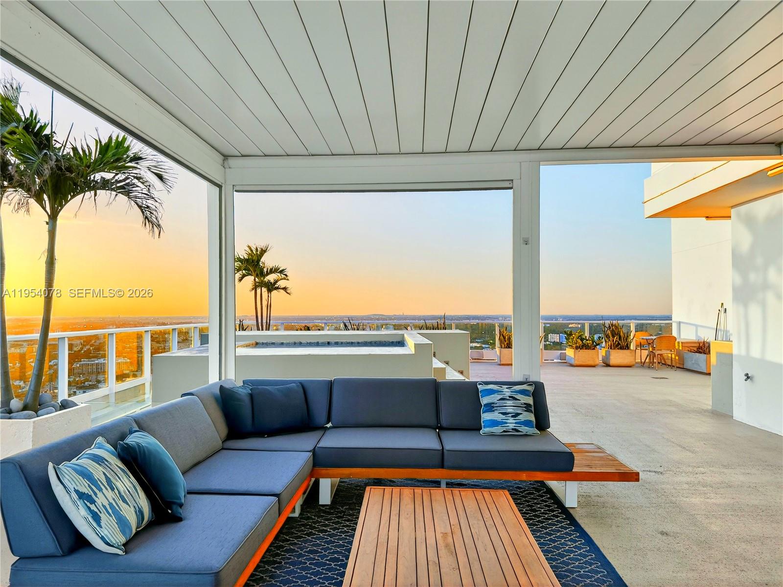 PARAMOUNT BAY CONDO - Residential