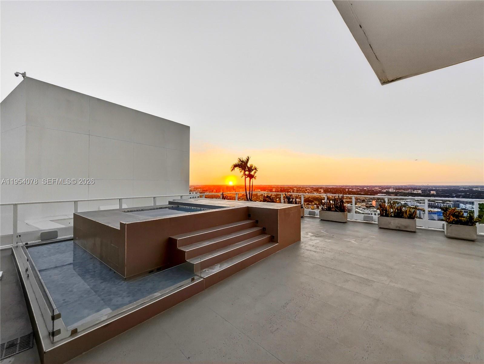 PARAMOUNT BAY CONDO - Residential