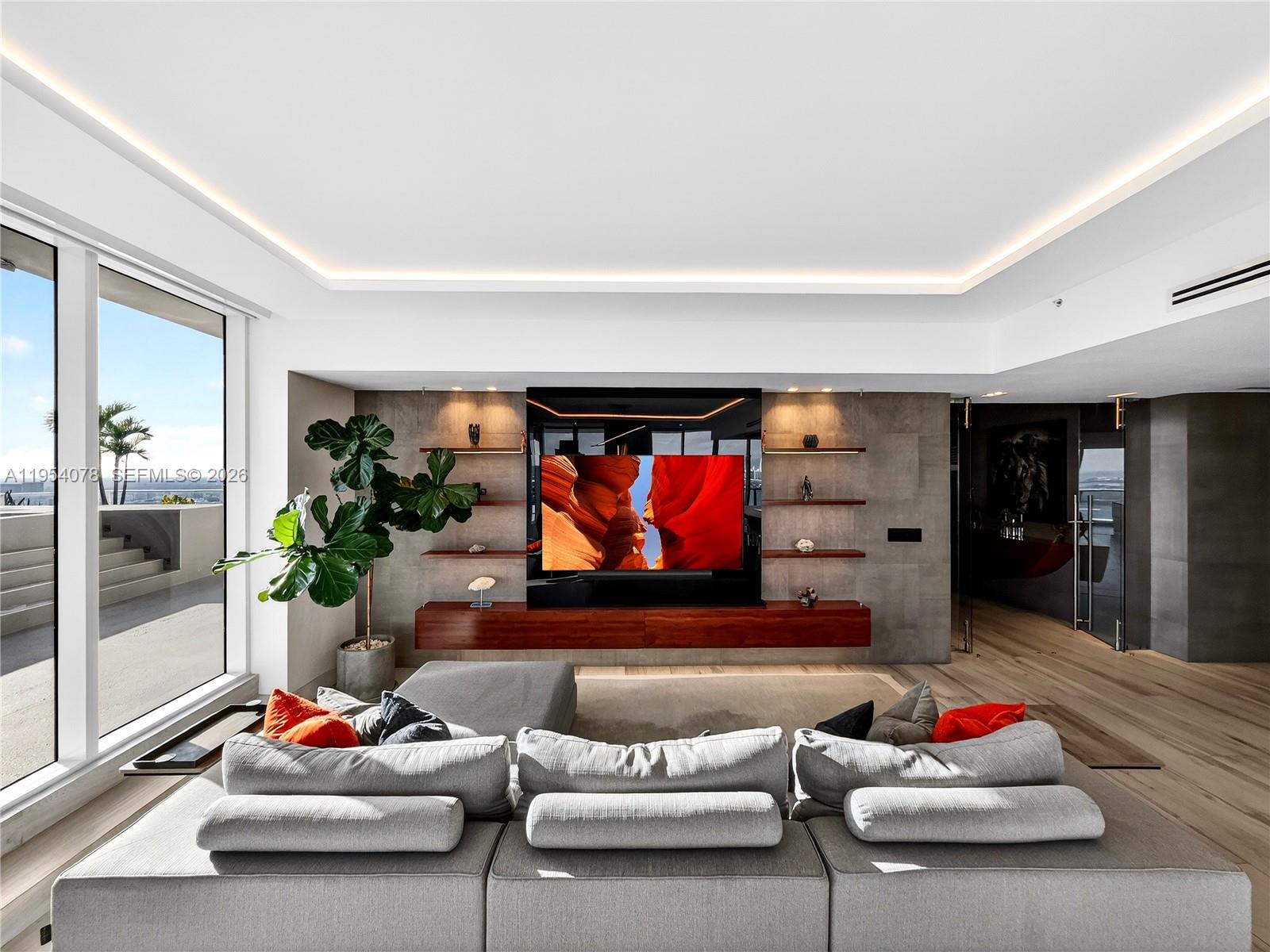 PARAMOUNT BAY CONDO - Residential