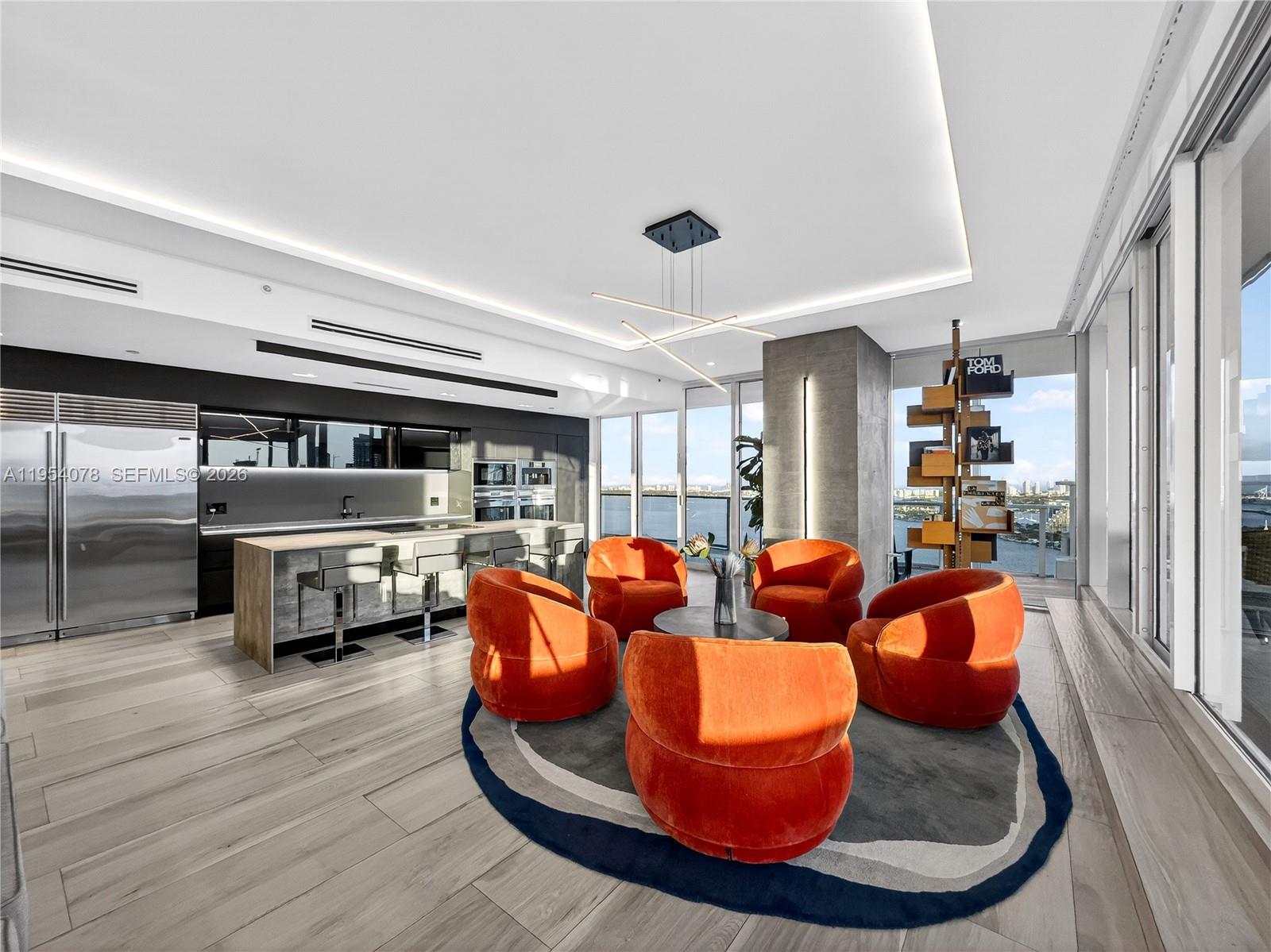 PARAMOUNT BAY CONDO - Residential