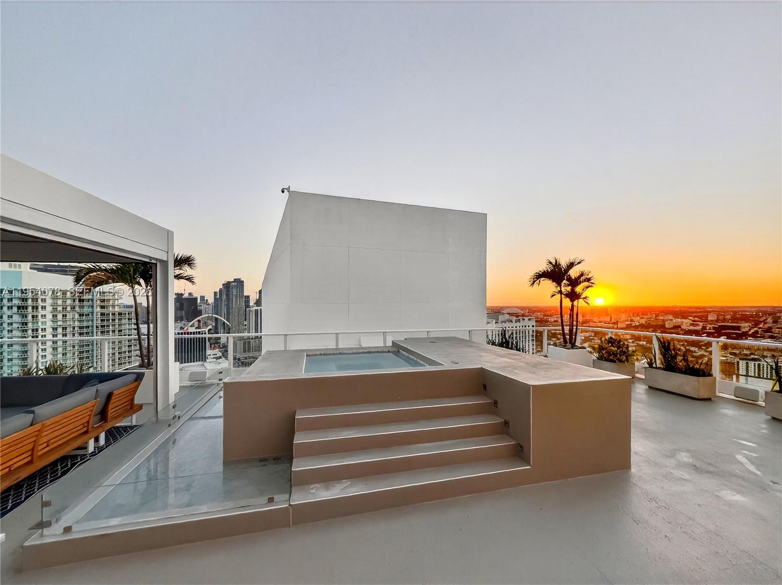 PARAMOUNT BAY CONDO - Residential