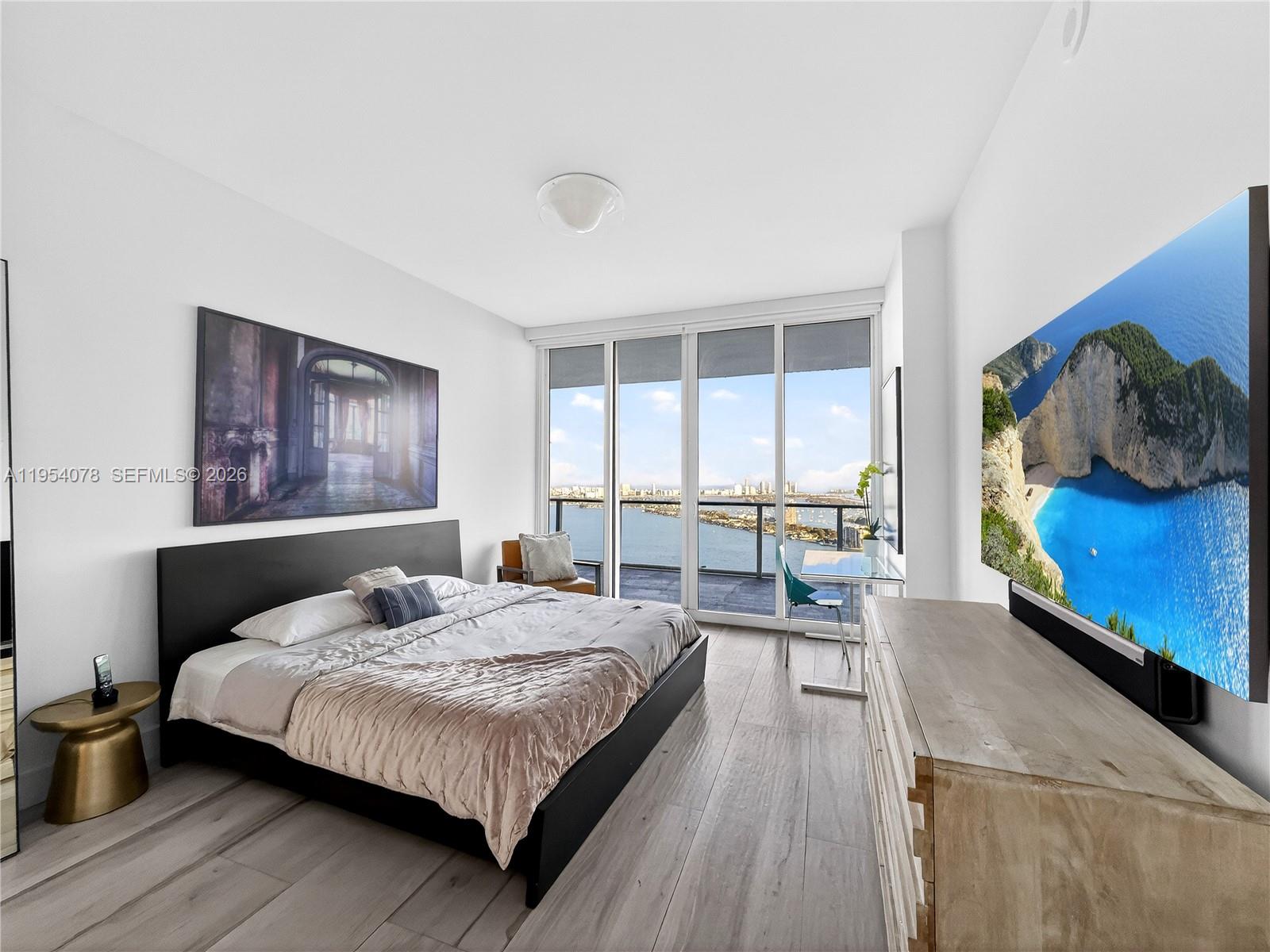 PARAMOUNT BAY CONDO - Residential