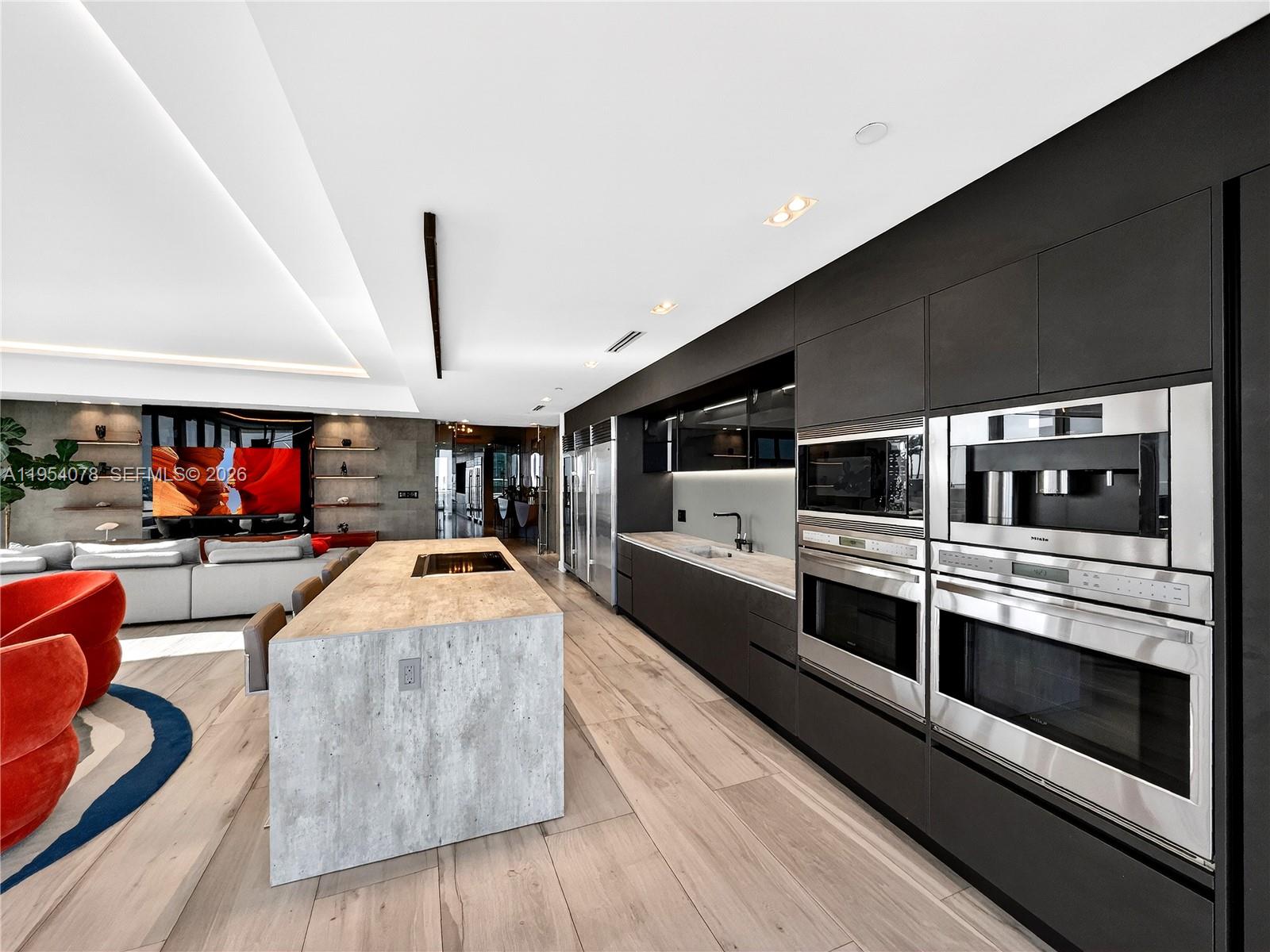 PARAMOUNT BAY CONDO - Residential