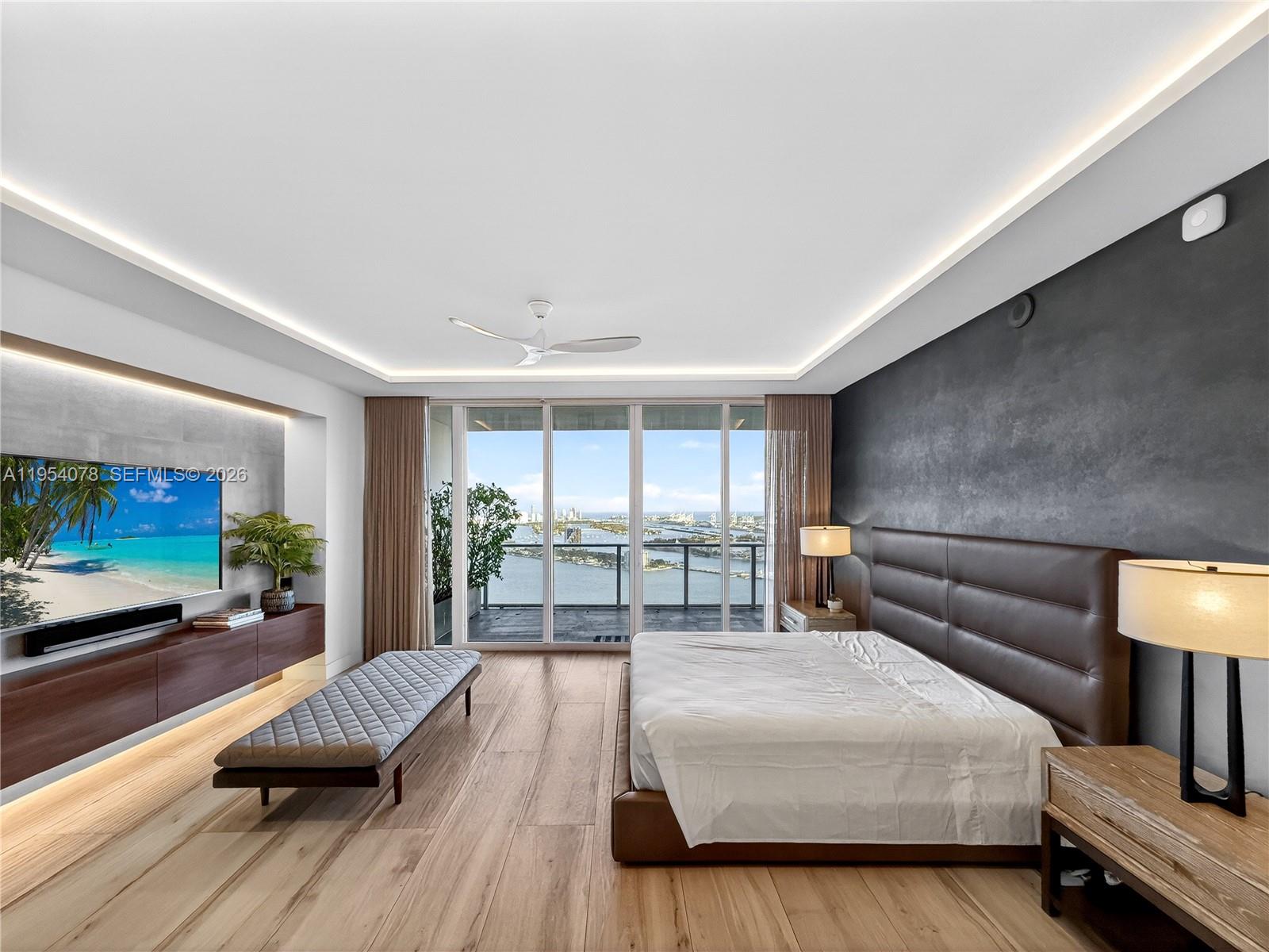 PARAMOUNT BAY CONDO - Residential