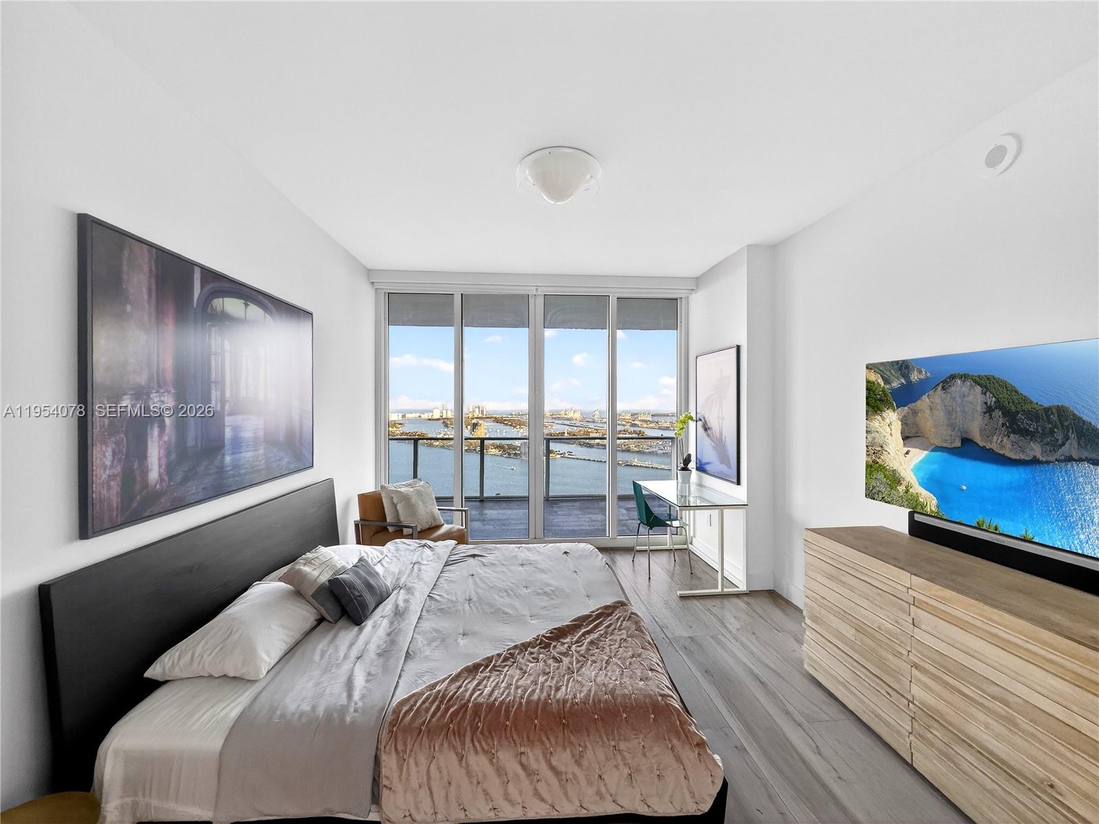 PARAMOUNT BAY CONDO - Residential