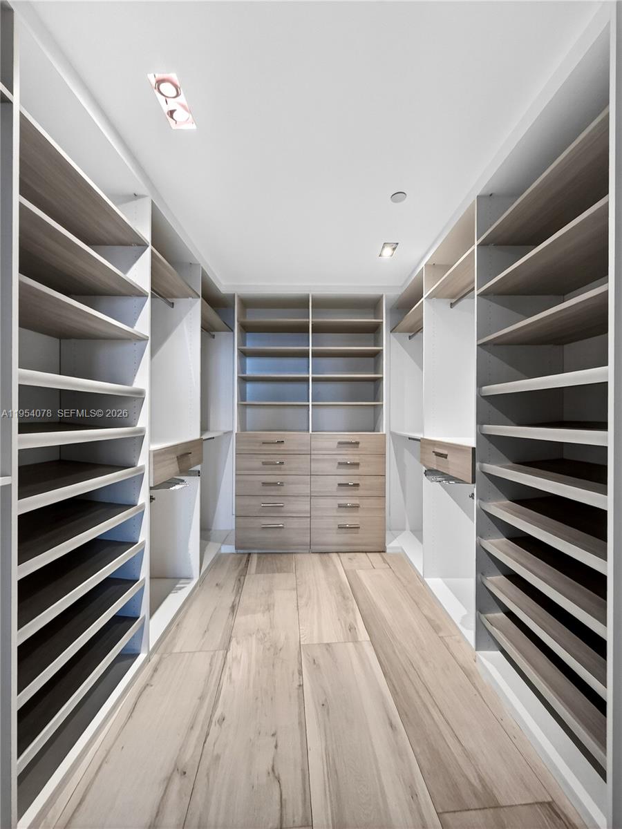 PARAMOUNT BAY CONDO - Residential